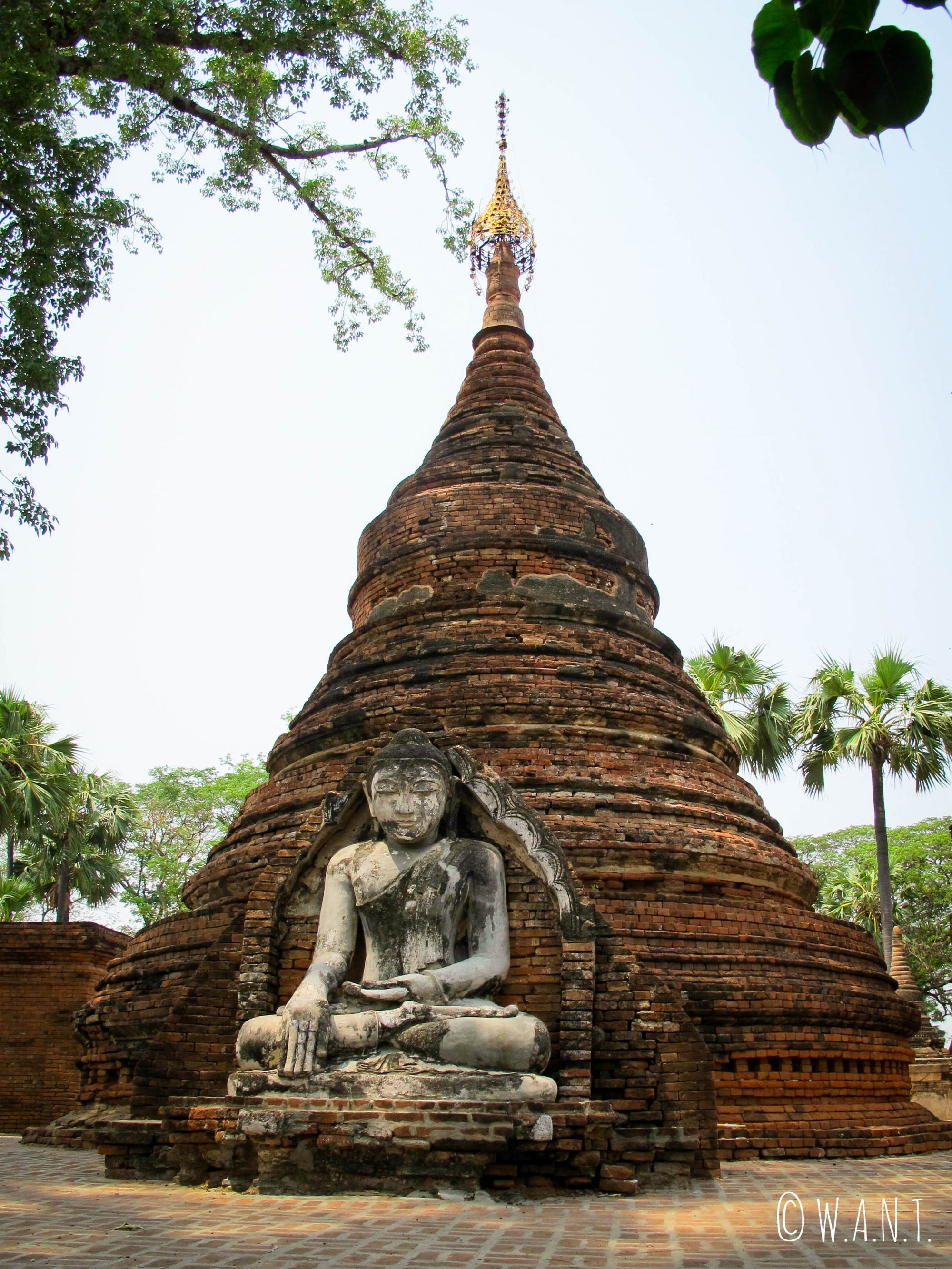 Bouddha en pierres à la pagode Daw Gyan