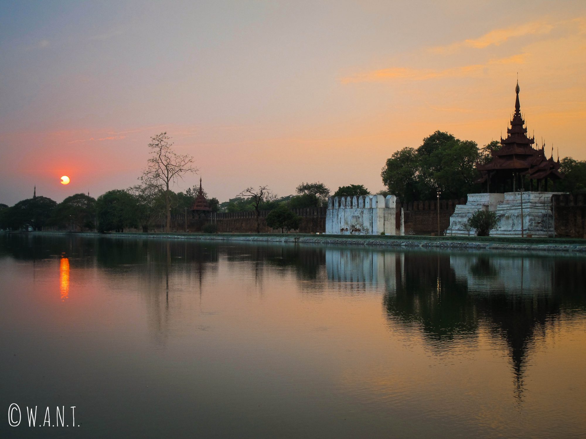 Coucher de soleil sur le Palais de Mandalay