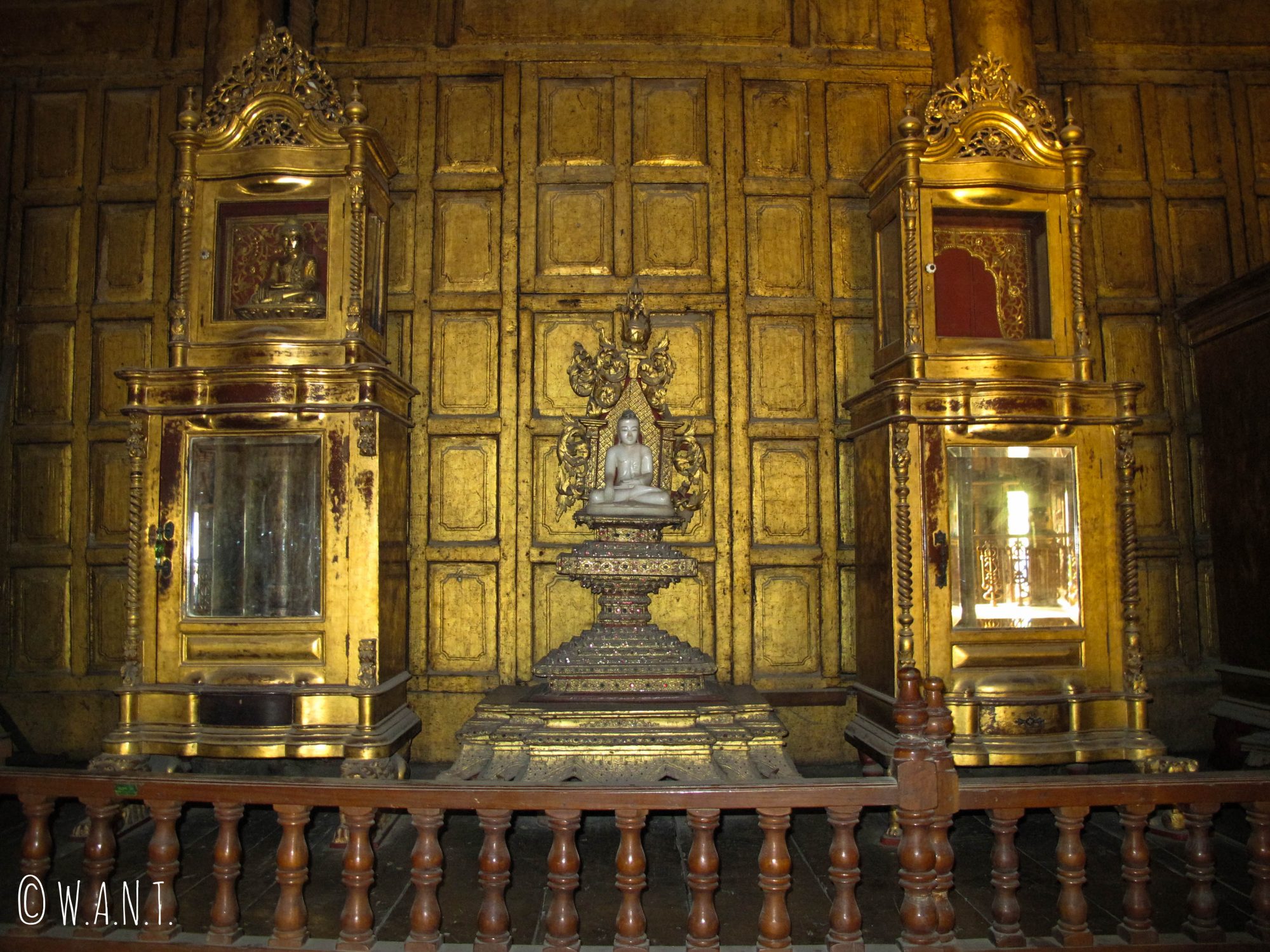Décorations à l'intérieur du monastère Shwenandaw