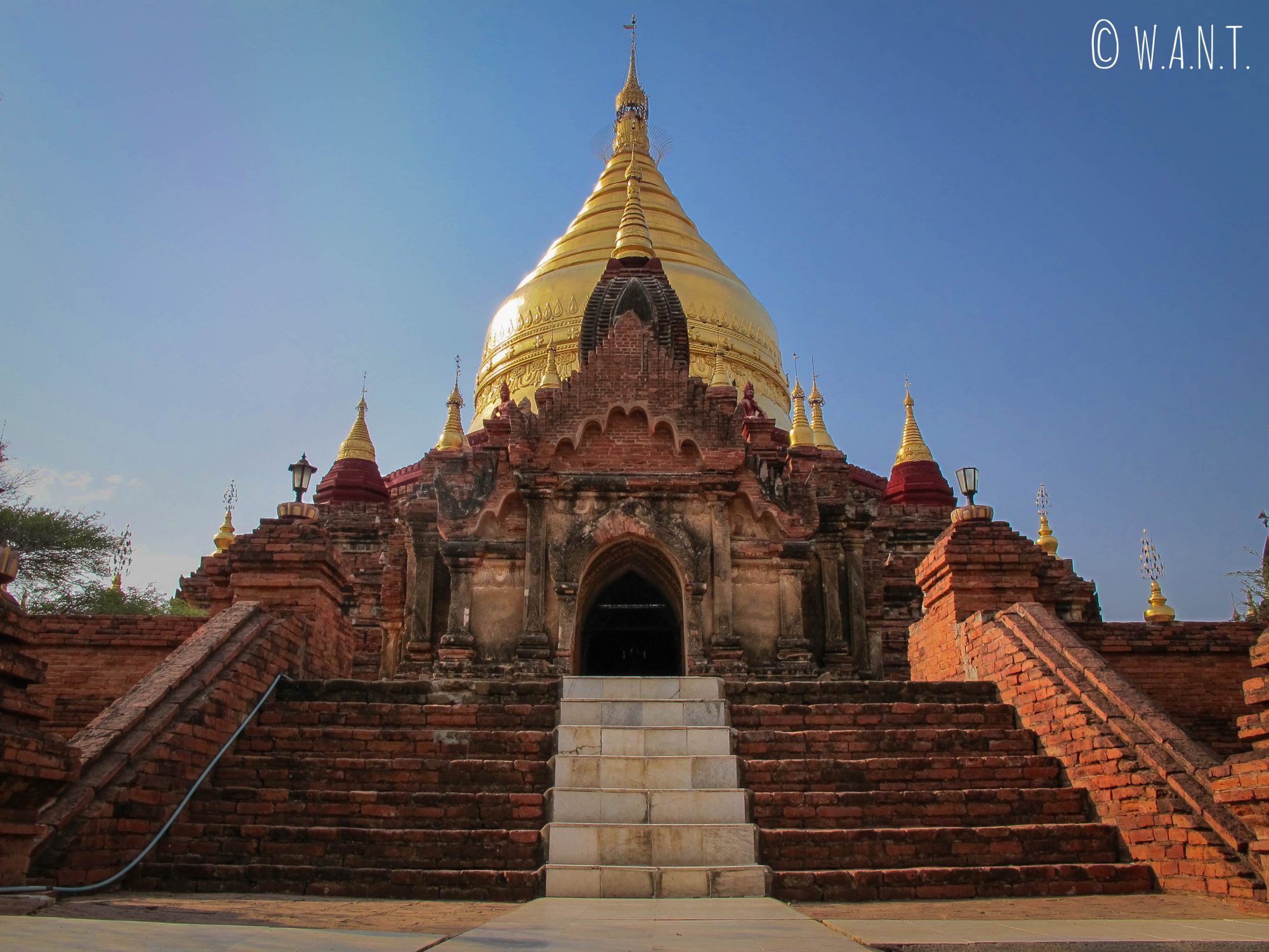 Entrée de la pagode Dhammayanzika
