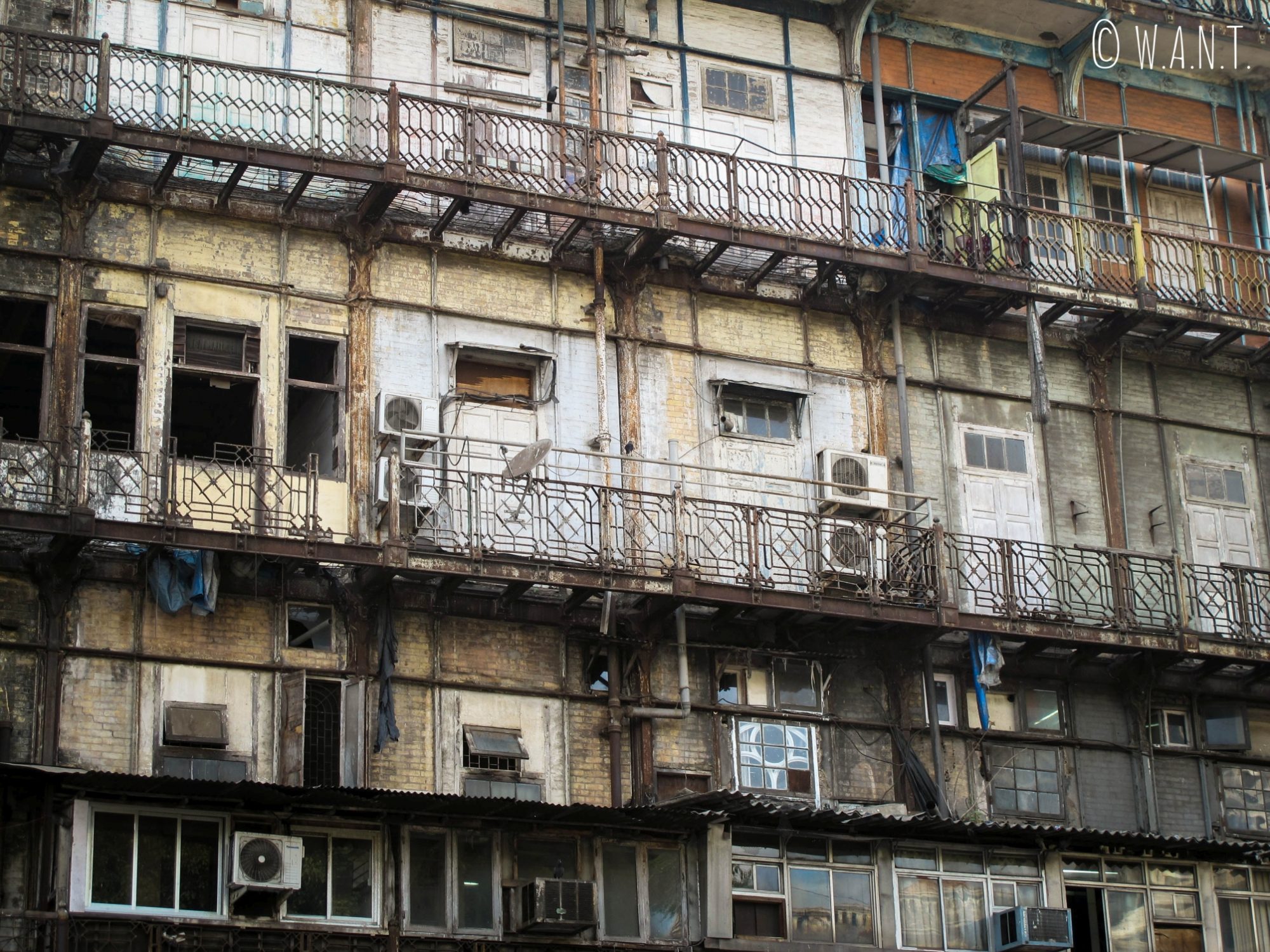 Façade d'immeubles dans les rues de Mumbai