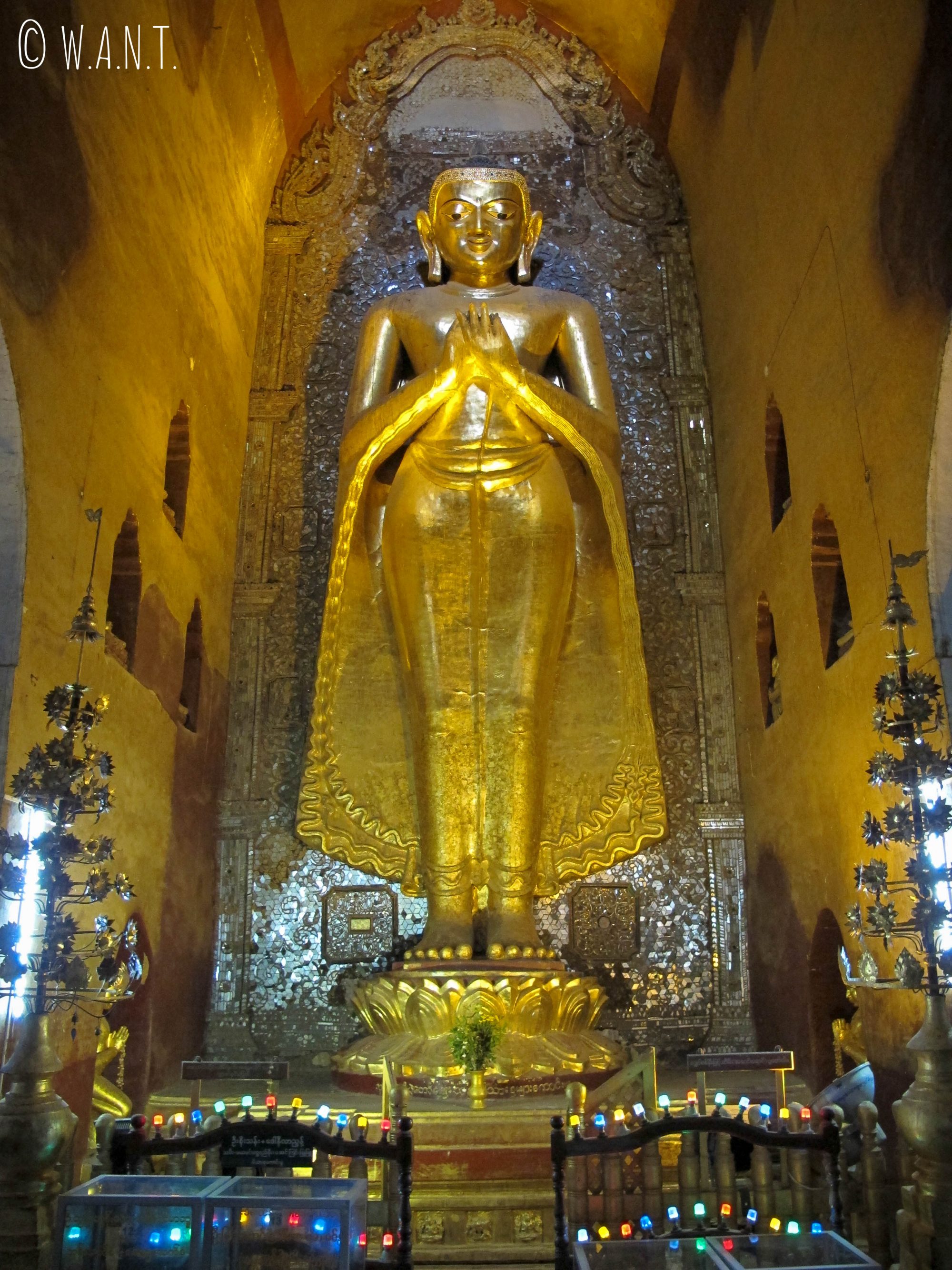 Représentation de Bouddha à l'intérieur du temple d'Ananda