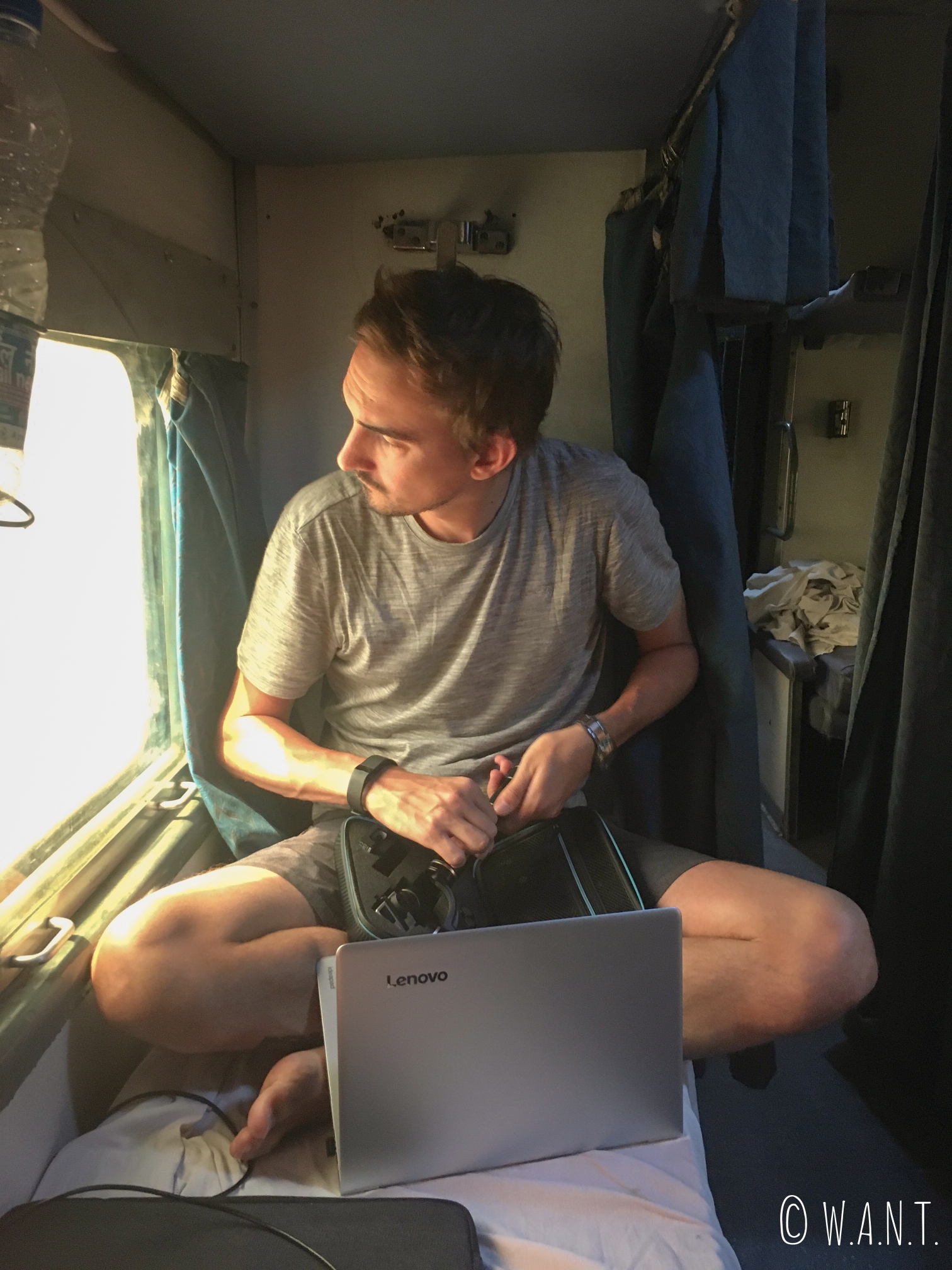 Benjamin a profité de certains voyages en train pour nettoyer son matériel GoPro