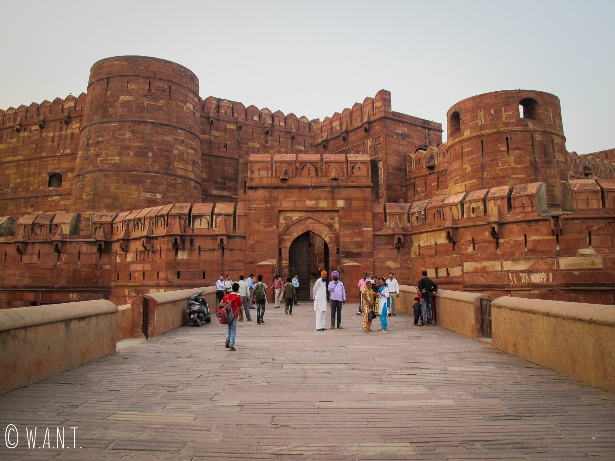 Entrée principale du Fort d'Agra, ouvert du lever au coucher du soleil
