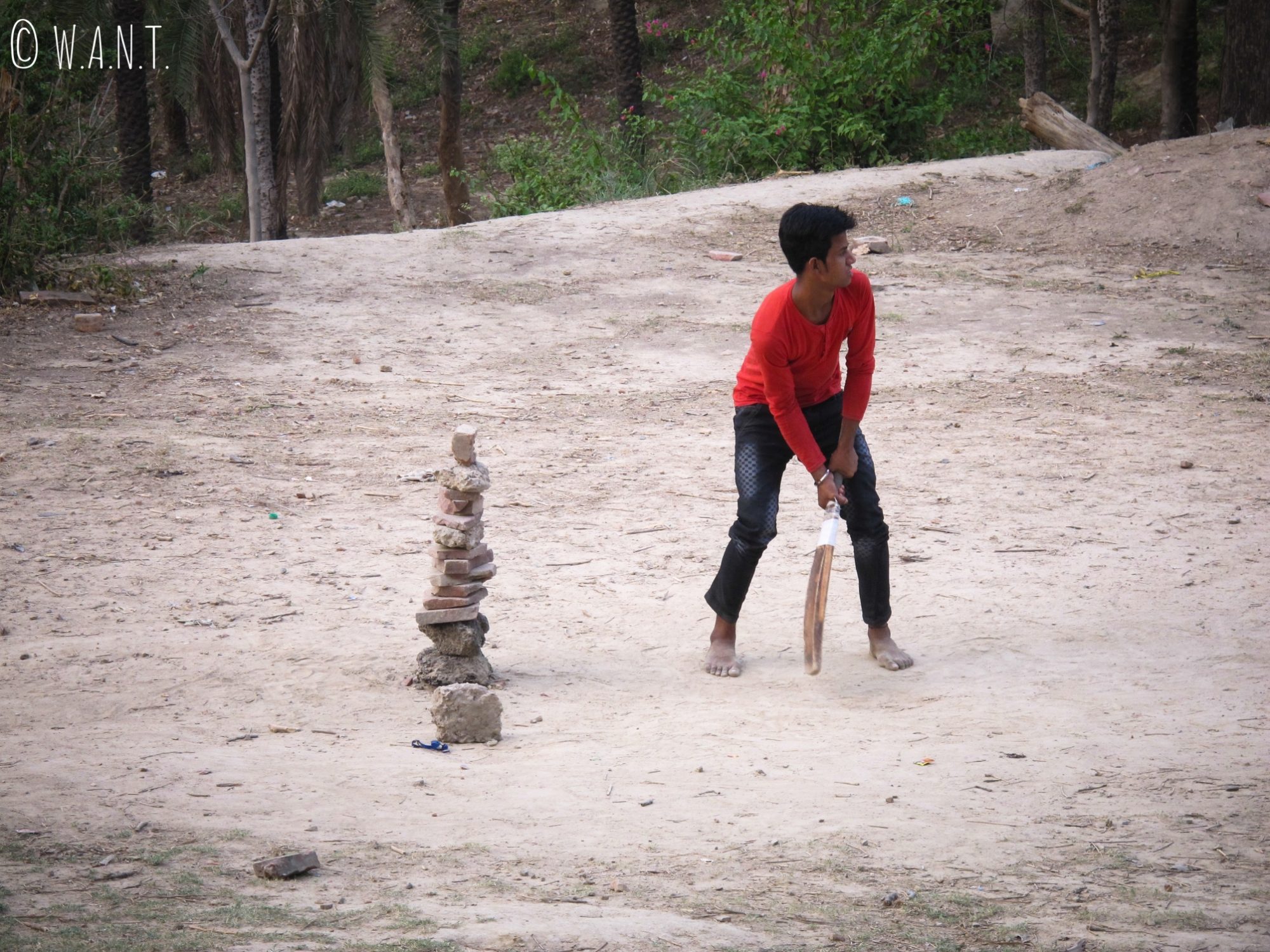 Joueur de cricket dans le parc Shahjahan à Agra