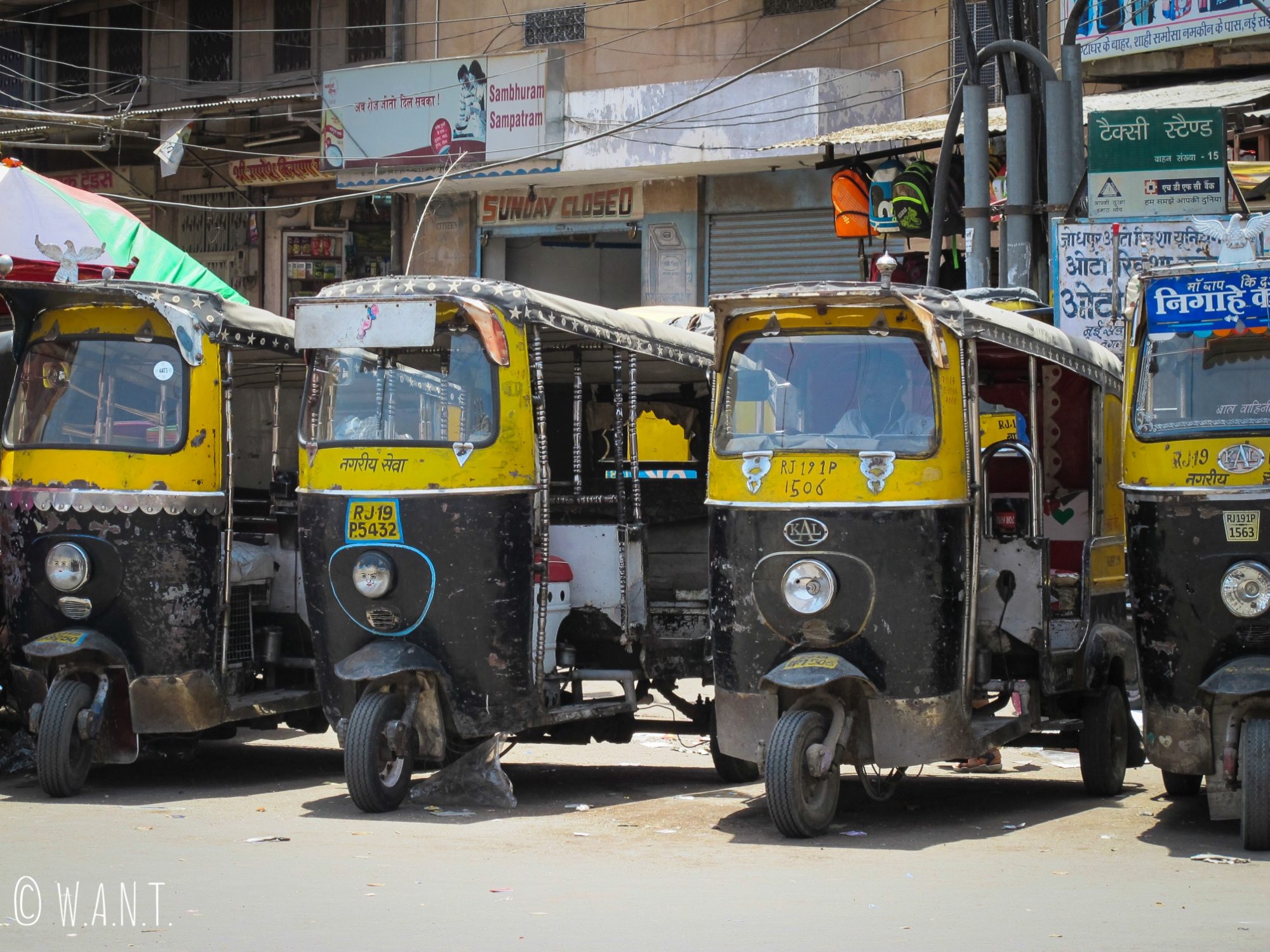 Les chauffeurs de rickshaws nous interpellent à chaque sortie dans les rues de Jodhpur