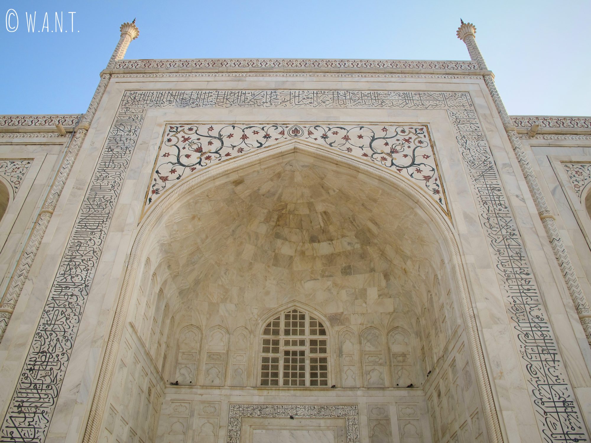 Perspective en contrebas du Taj Mahal depuis la plateforme de marbre