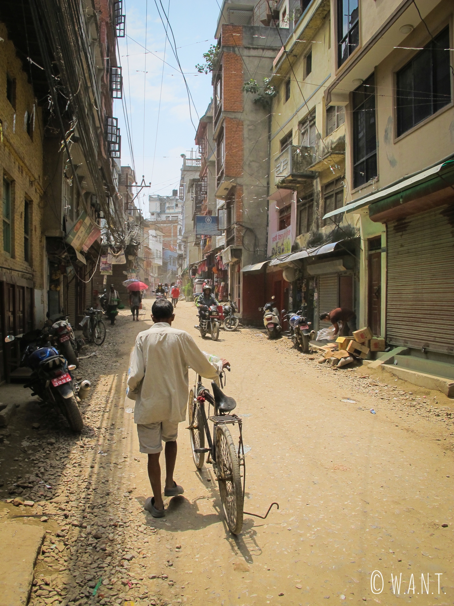 La grande majorité des rues de Katmandou sont des routes de terre battue