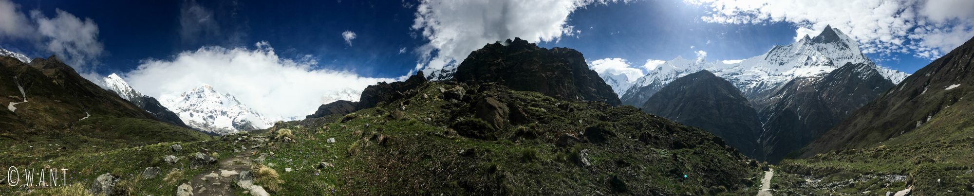 Magnifique panorama des Annapurnas ainsi que du Machhapuchhre