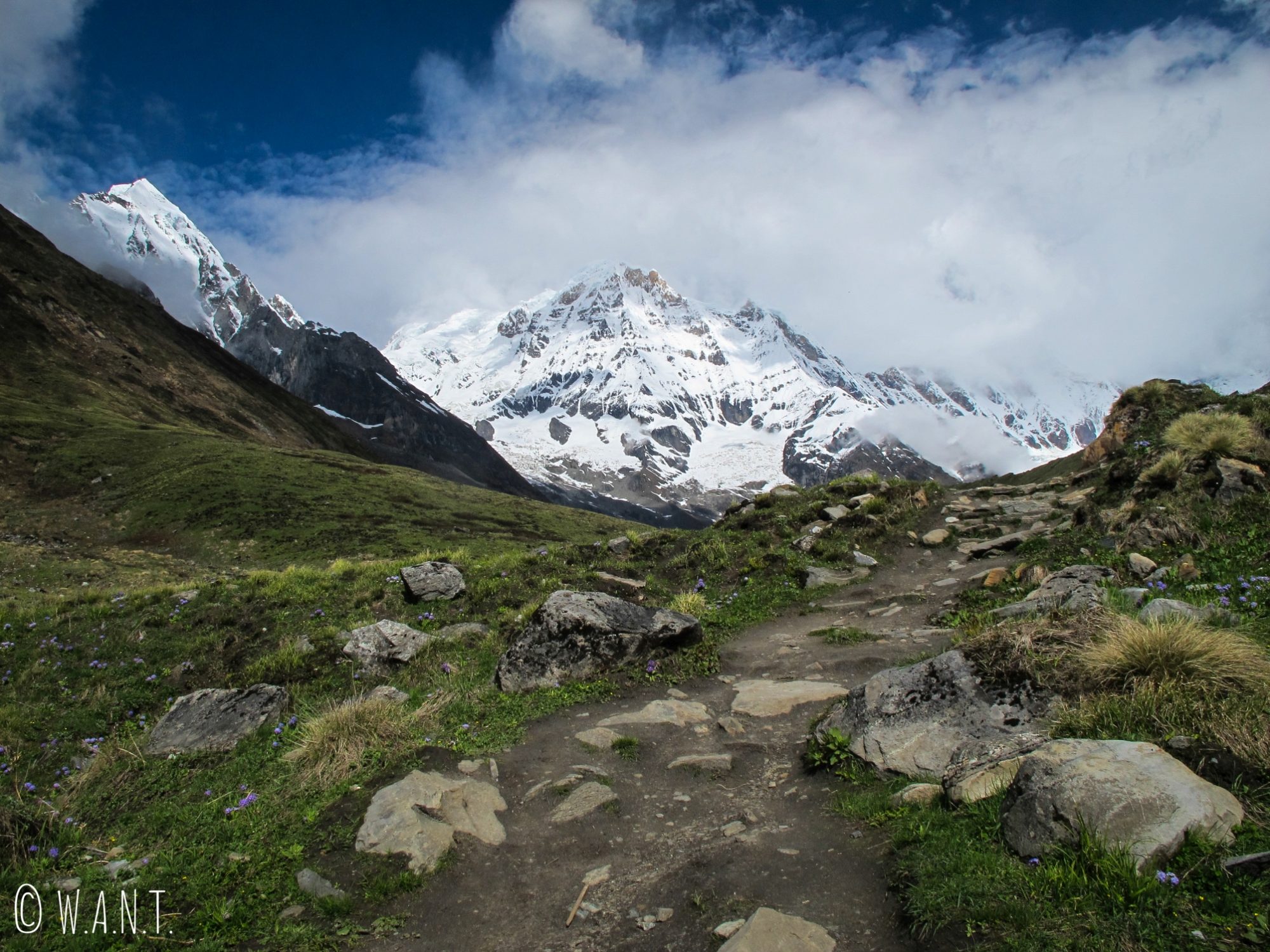 Magnifique vue sur les Annapurnas depuis la montée vers le camp de base