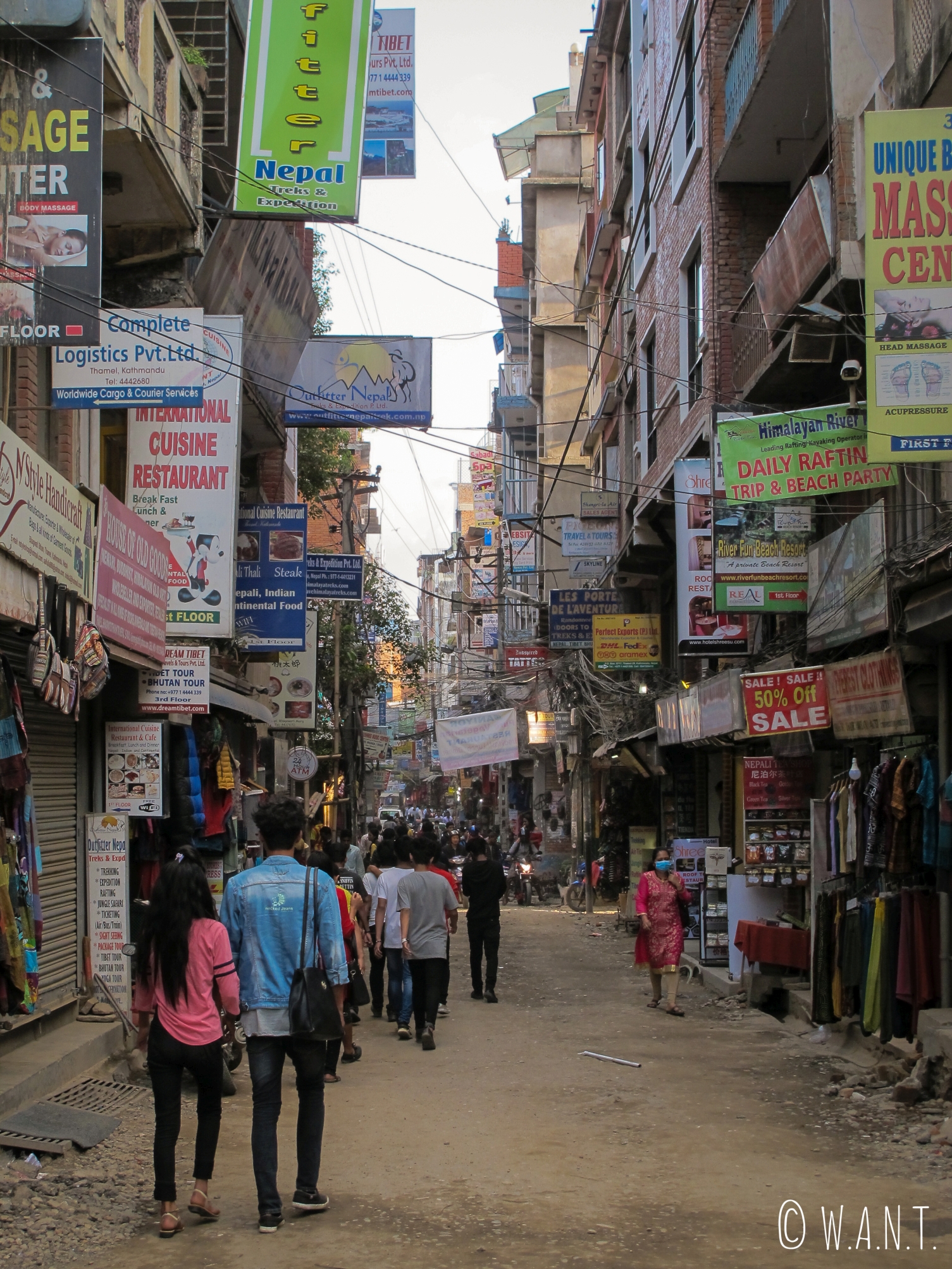 Rue animée du quartier de Thamel à Katmandou