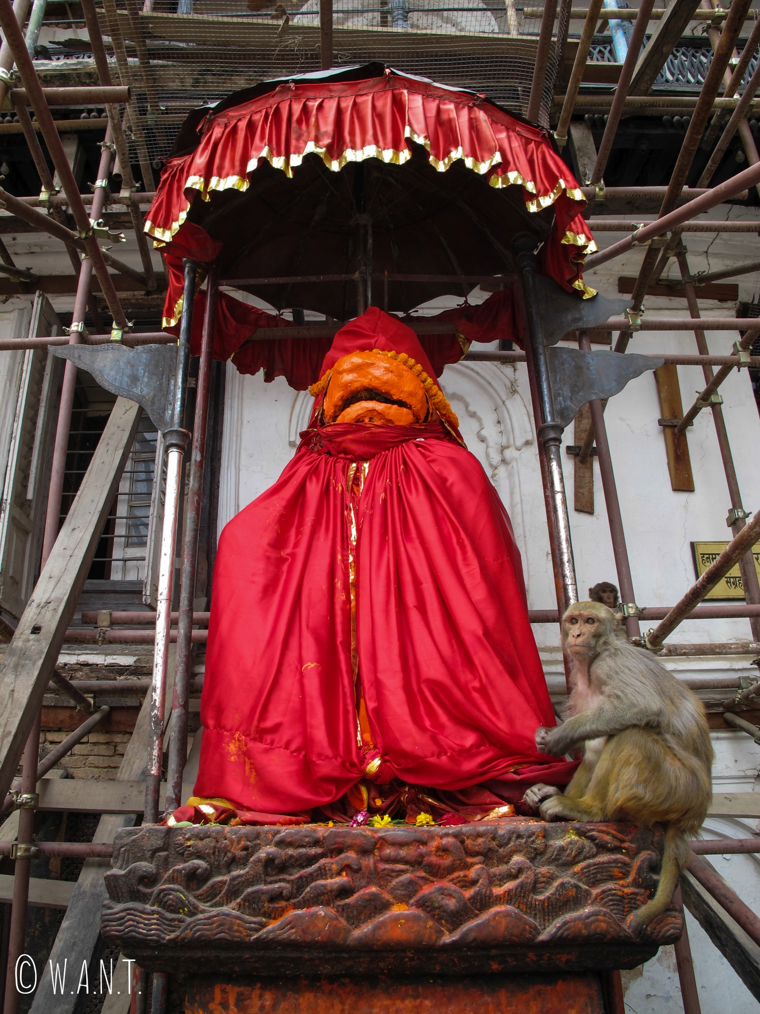 Statue du dieu singe Hanuman à l'entrée du palais Hanuman Dhoka à Katmandou