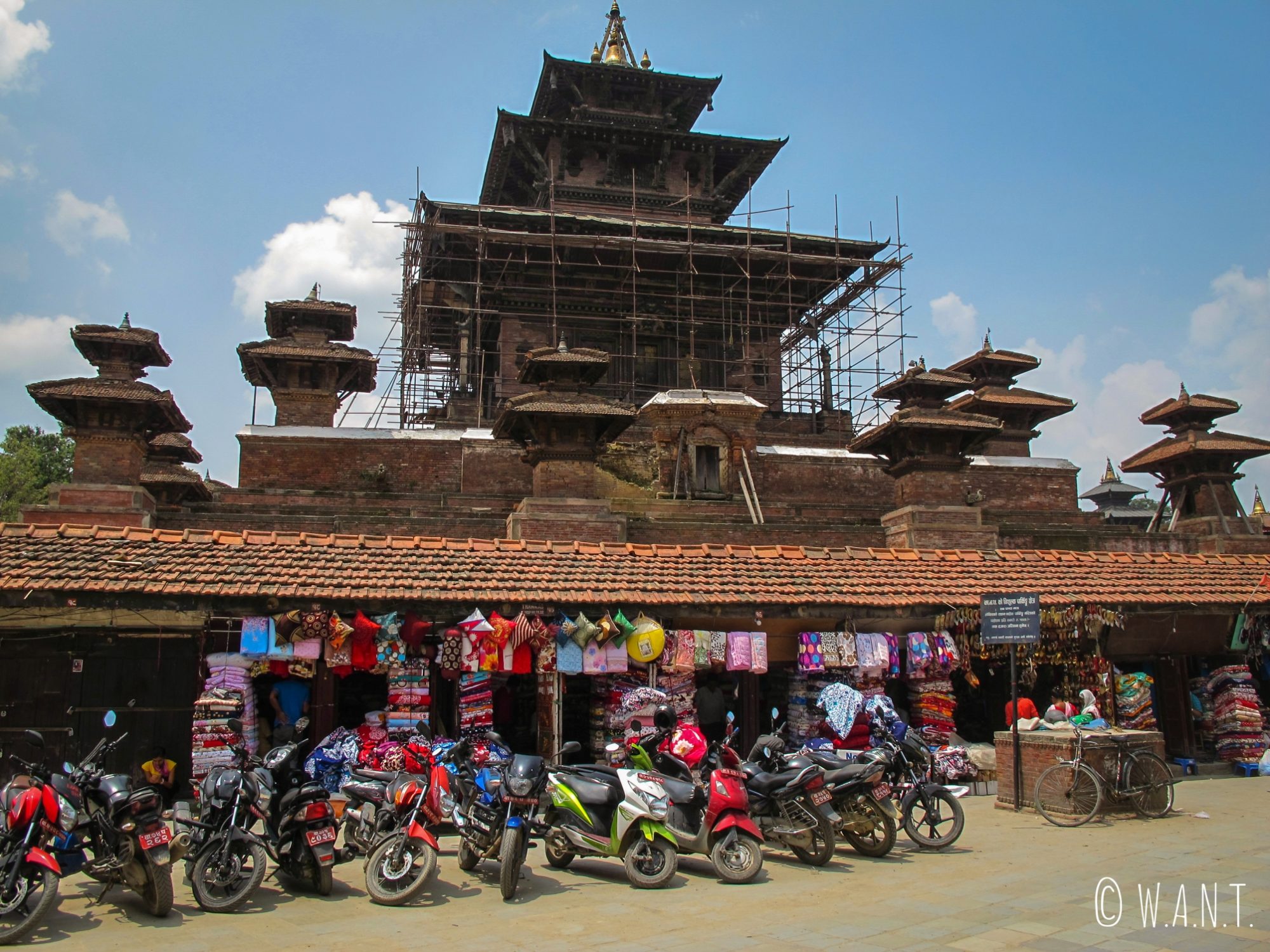 Temple en rénovation sur Durbar Square à Katmandou