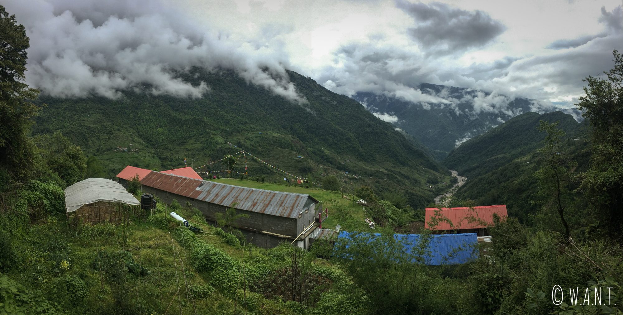 Village de Chuile, situé dans la descente de Tadapani à Chhomrong