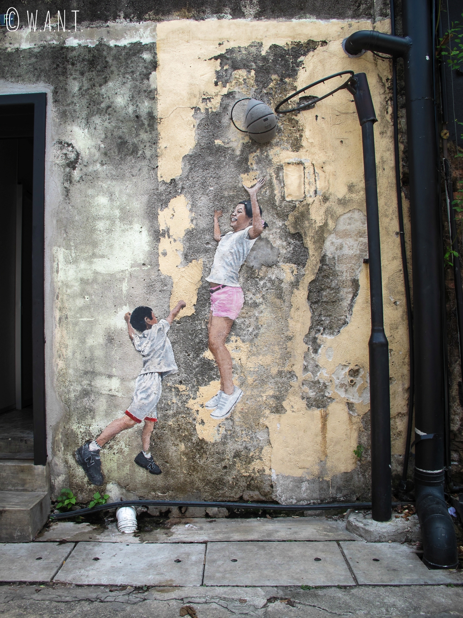 Children playing basketball, art de rue dans Georgetown à Penang