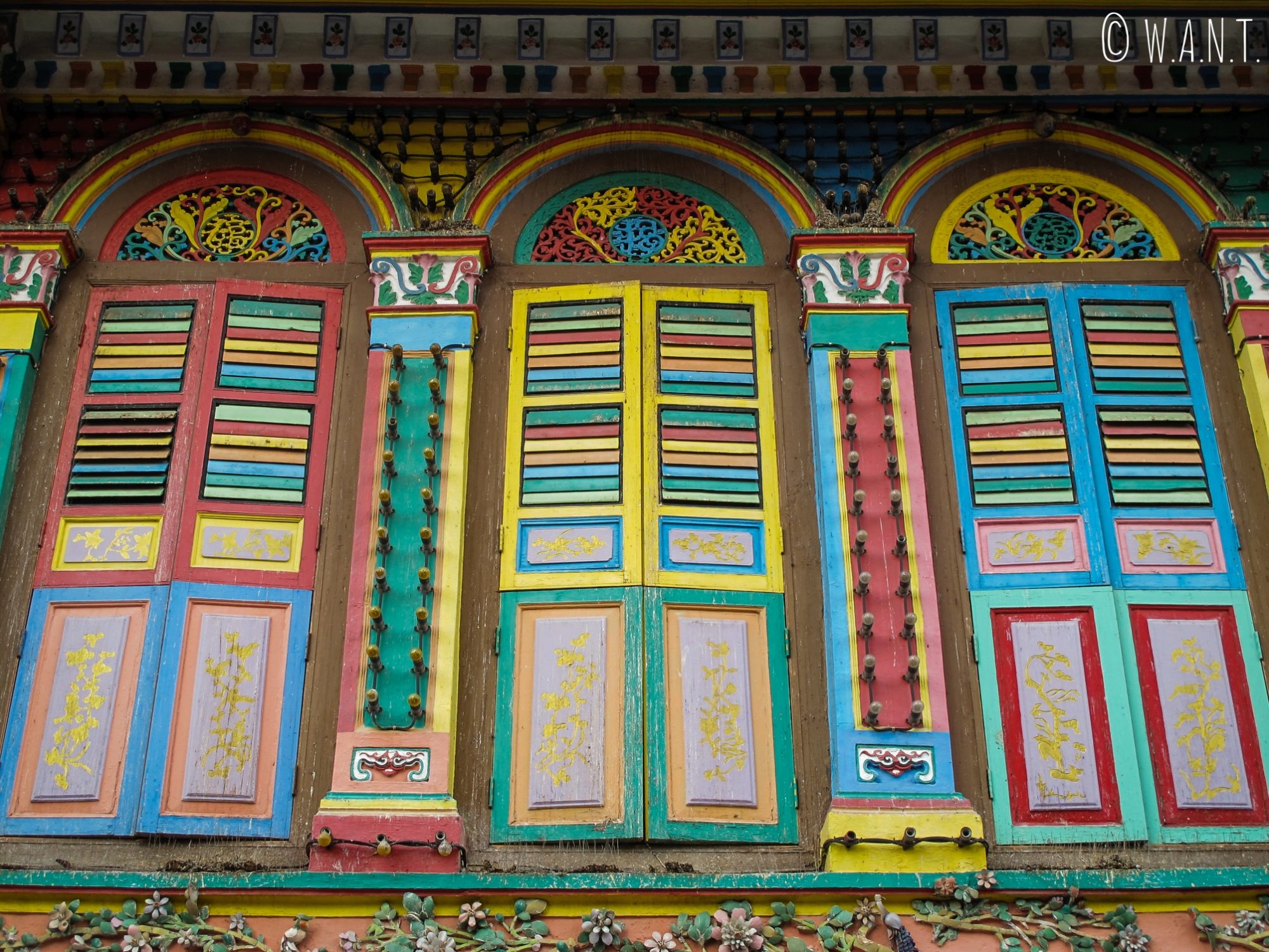 Façade colorée de la résidence Tan Teng Niah dans le quartier Little India de Singapour