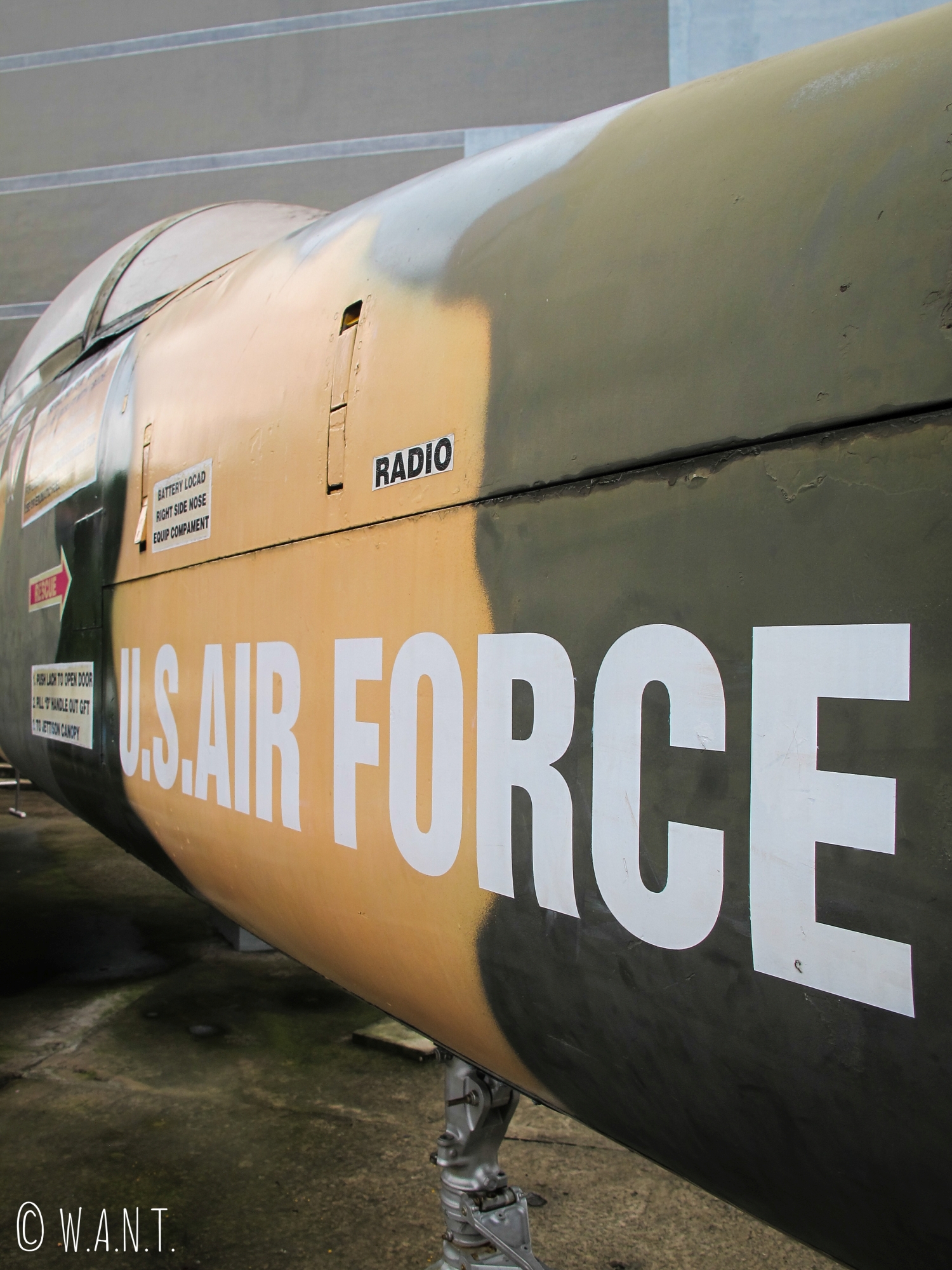 Flanc d'un F-5 de chasse exposé devant le musée de la guerre du Vietnam