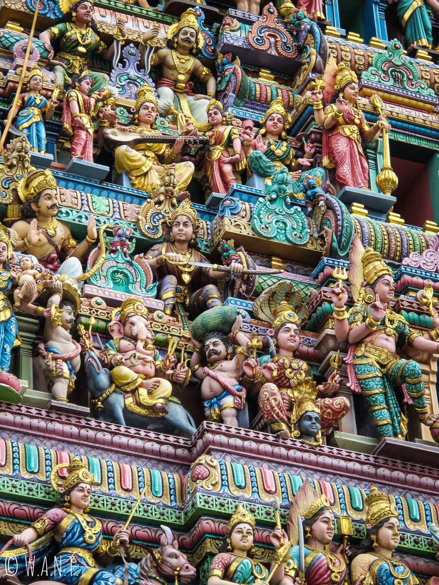 Fronton du temple indien Sri Veeramakaliamman à Singapour