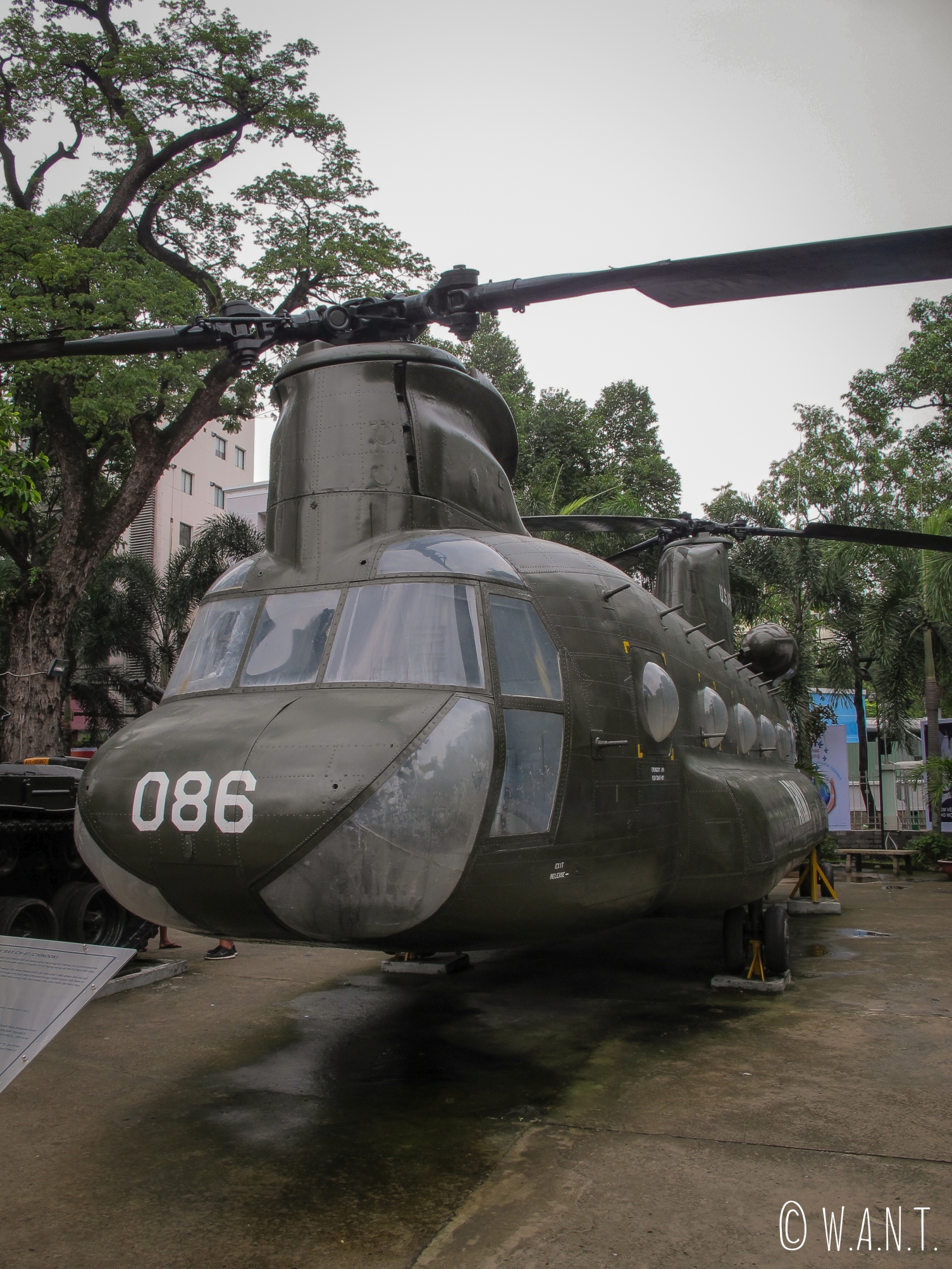 Hélicoptère Chinook américain, servant au transport de troupes lors de la guerre du Vietnam