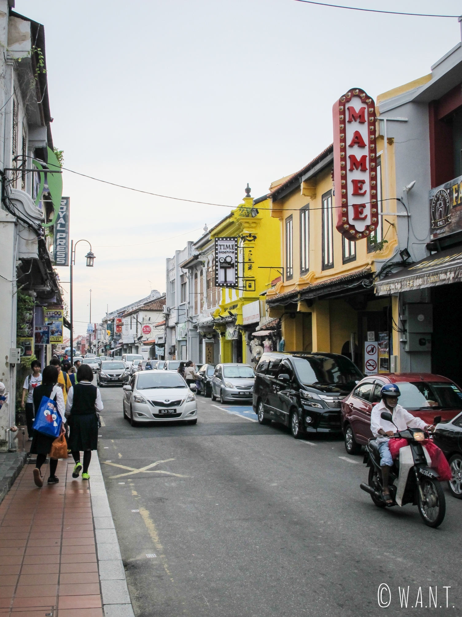 La rue Jonker street du quartier de Chinatown de Malacca abrite restaurants et échoppes