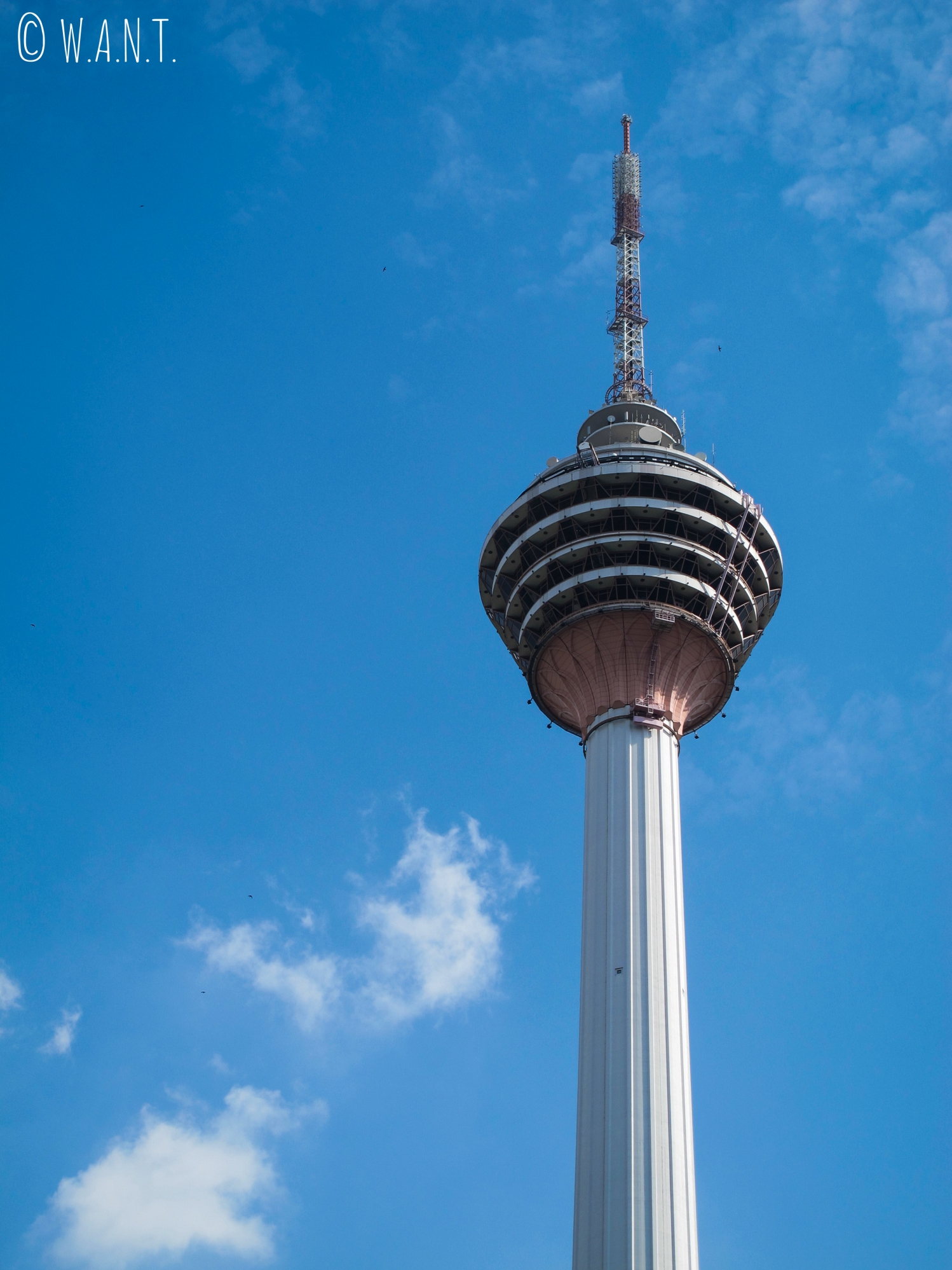 La tour Menara de Kuala Lumpur est haute de 421 mètres
