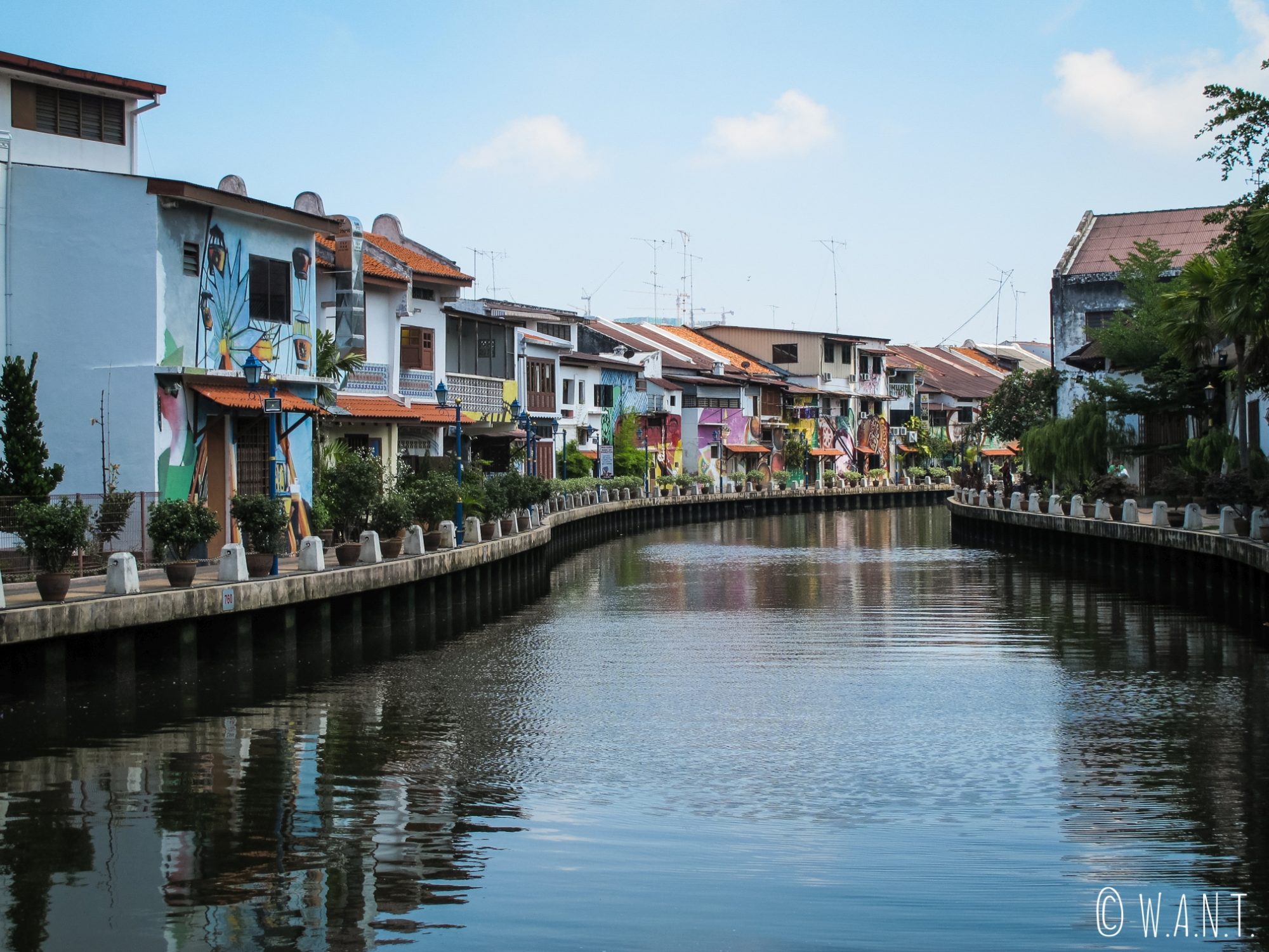 Les bords de la rivière de Malacca sont paisibles et idéal pour une promenade