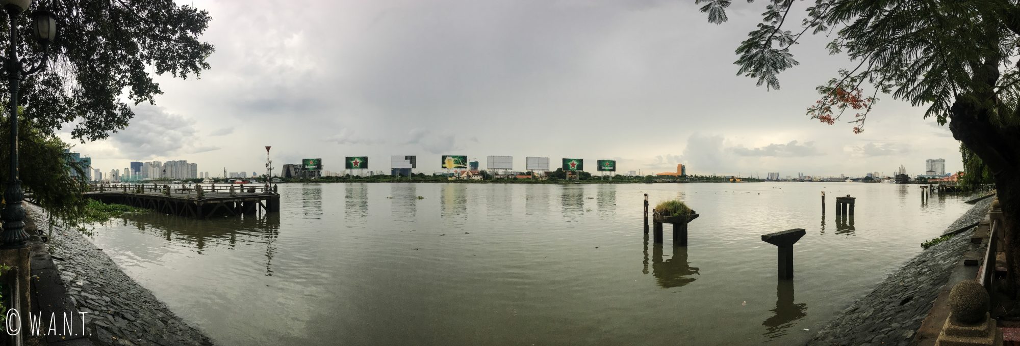 Panorama sur la rivière de Saïgon