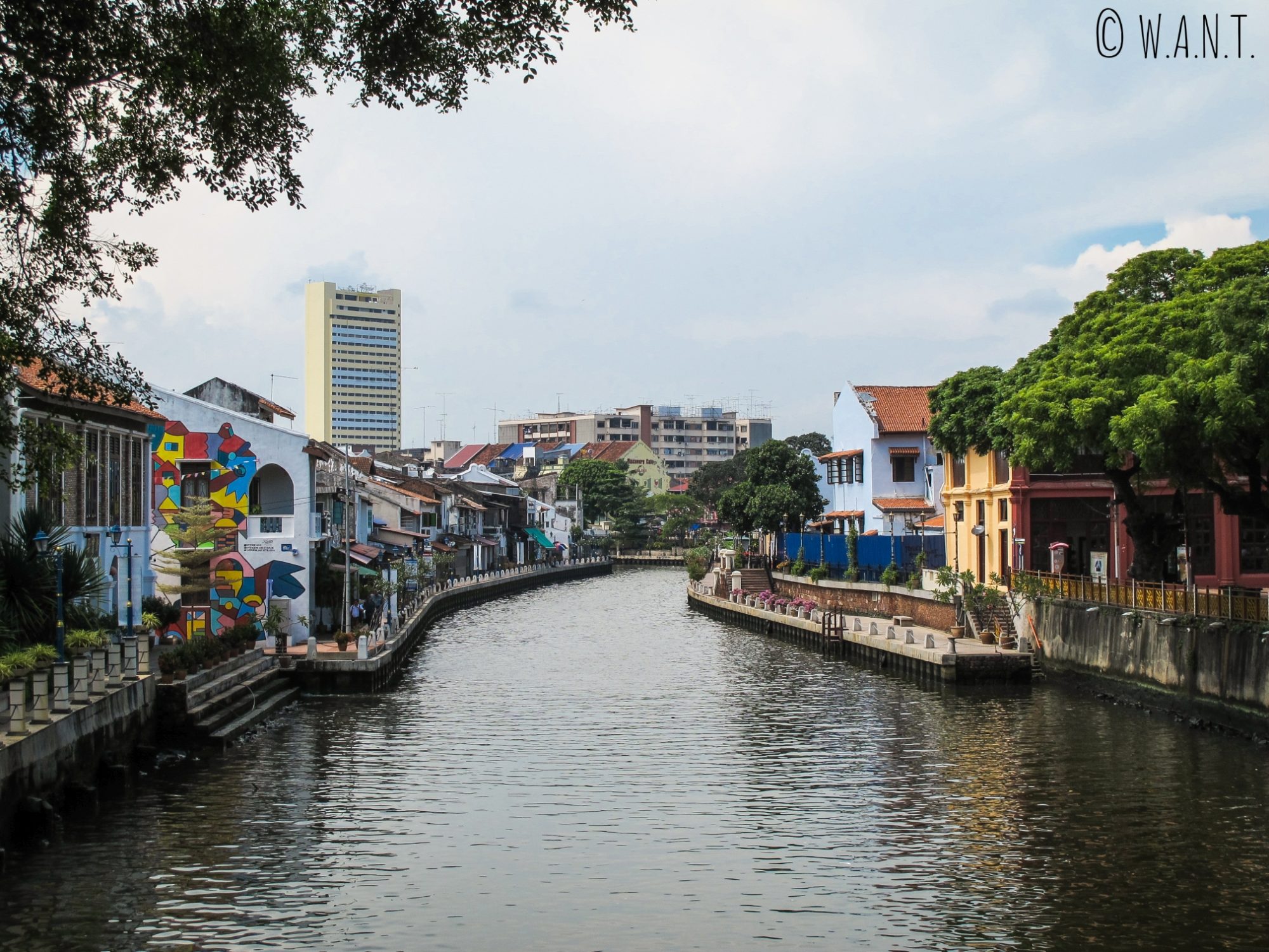 Promenade sur les quais de la rivière de Malacca