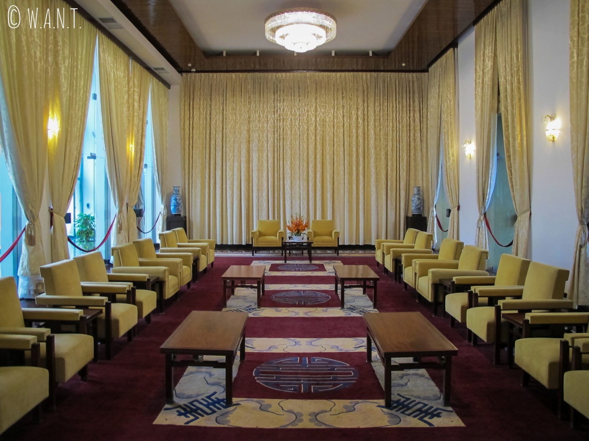 Salon officiel pour recevoir les délégations au Palais de l'Indépendance de Saïgon