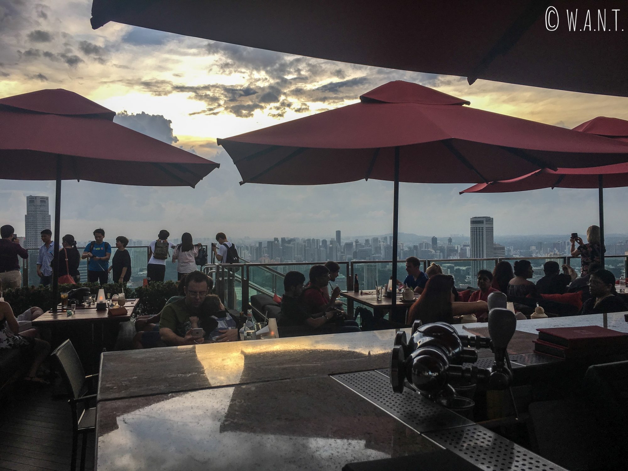 Vue depuis le bar CéLaVi au 57ème étage du Marina Bay Sands