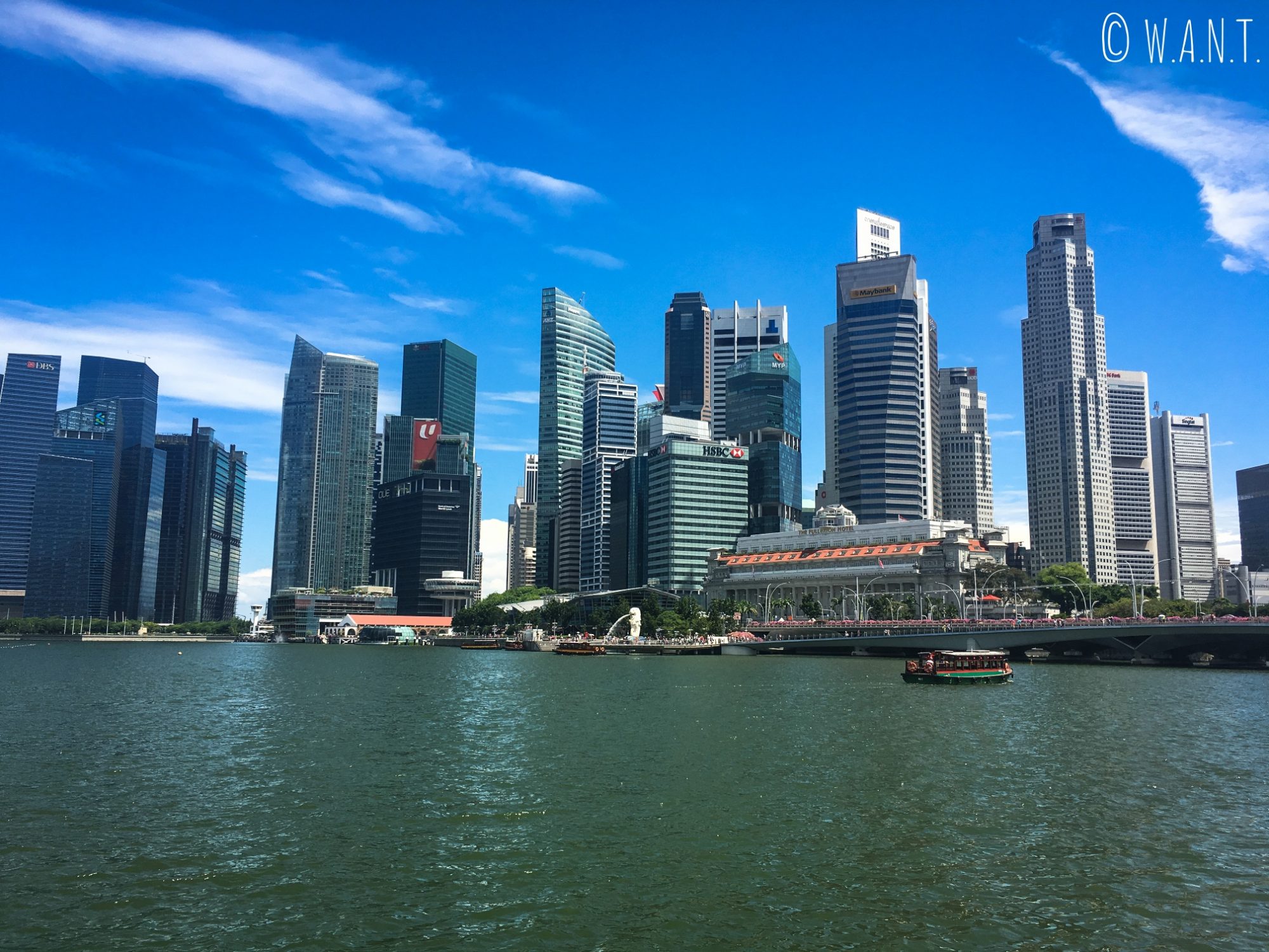 Vue sur la Skyline de Singapour depuis Marina Bay