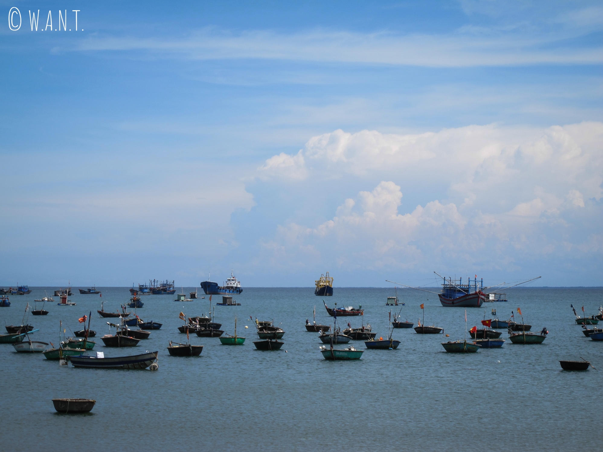 Bateaux de pêche dans la baie de Da Nang