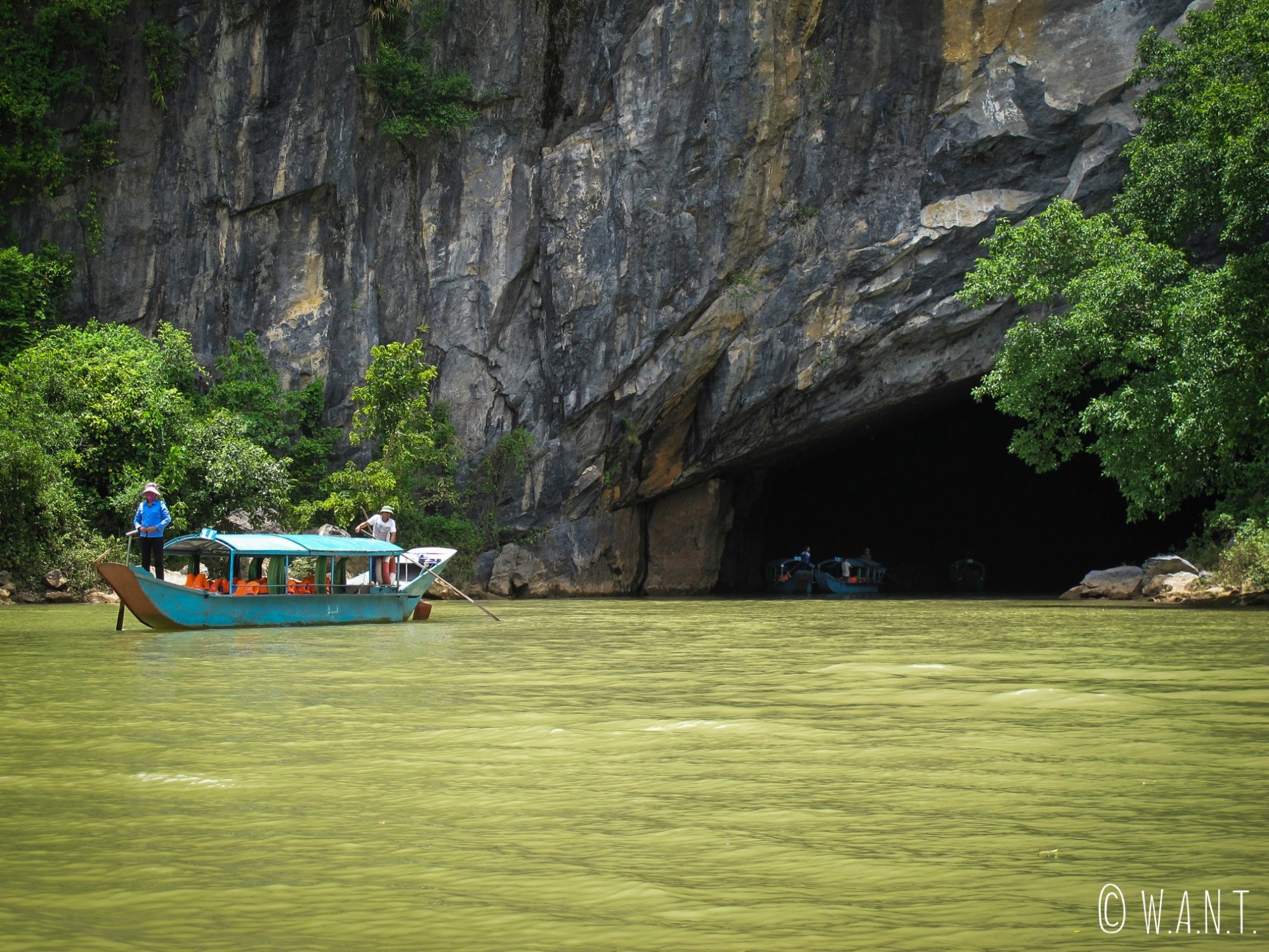 Entrée de la grotte de Phong Nha