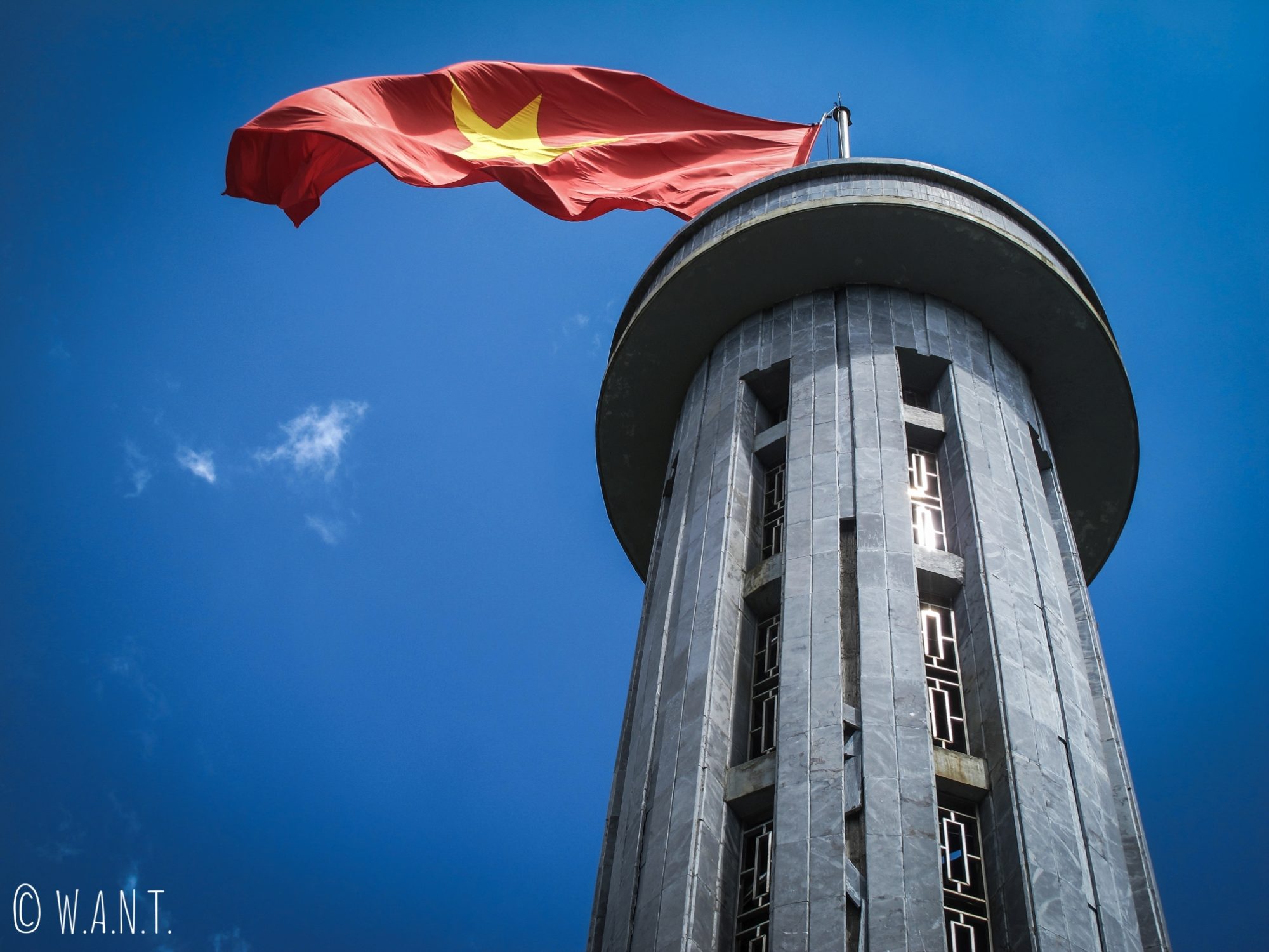 Gros plan sur la Tour du Drapeau de Lung Cu, ville la plus au nord du Vietnam