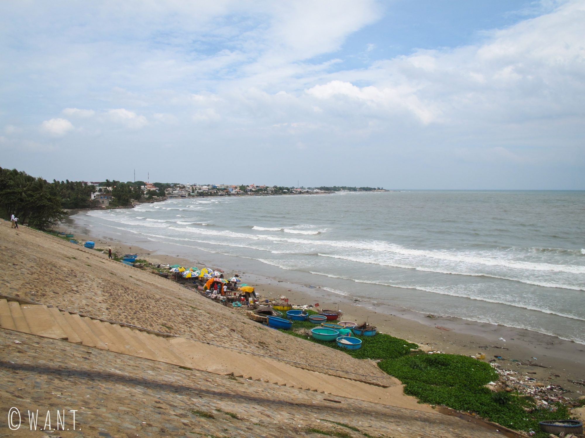 Le littoral de Mui Ne est couvert de nombreux déchets