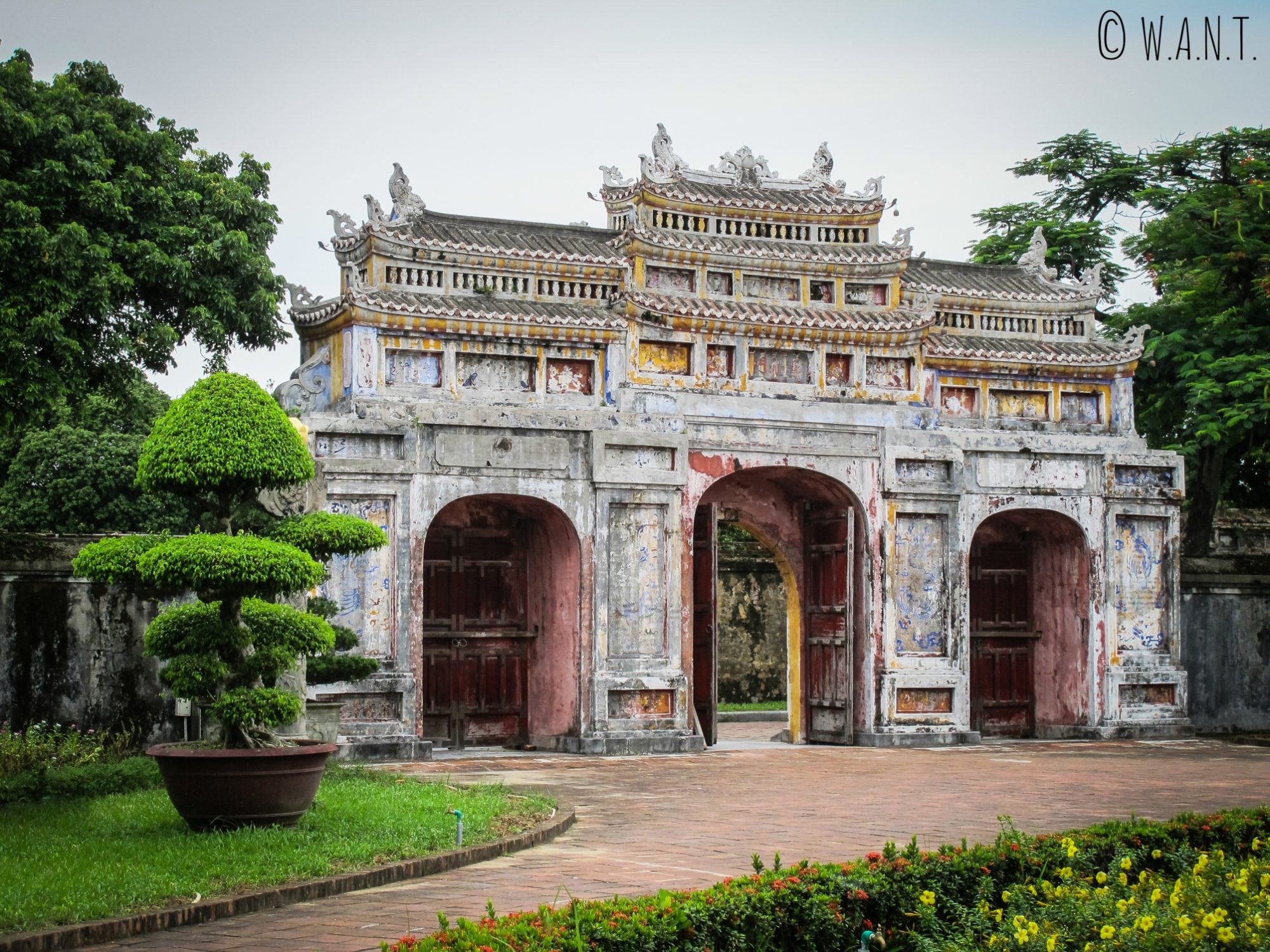 Magnifique porte dans la Citadelle de Hué