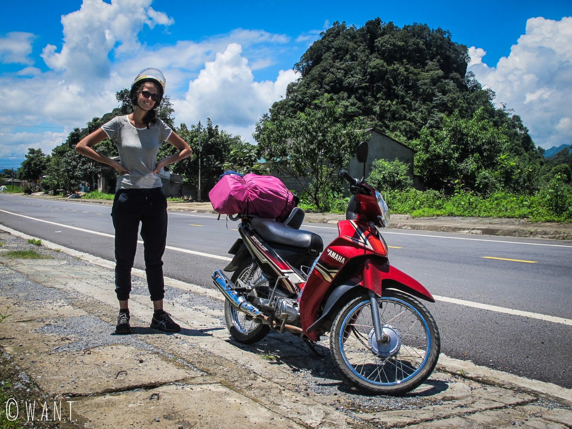 Marion est prête pour notre boucle en moto au nord d'Ha Giang