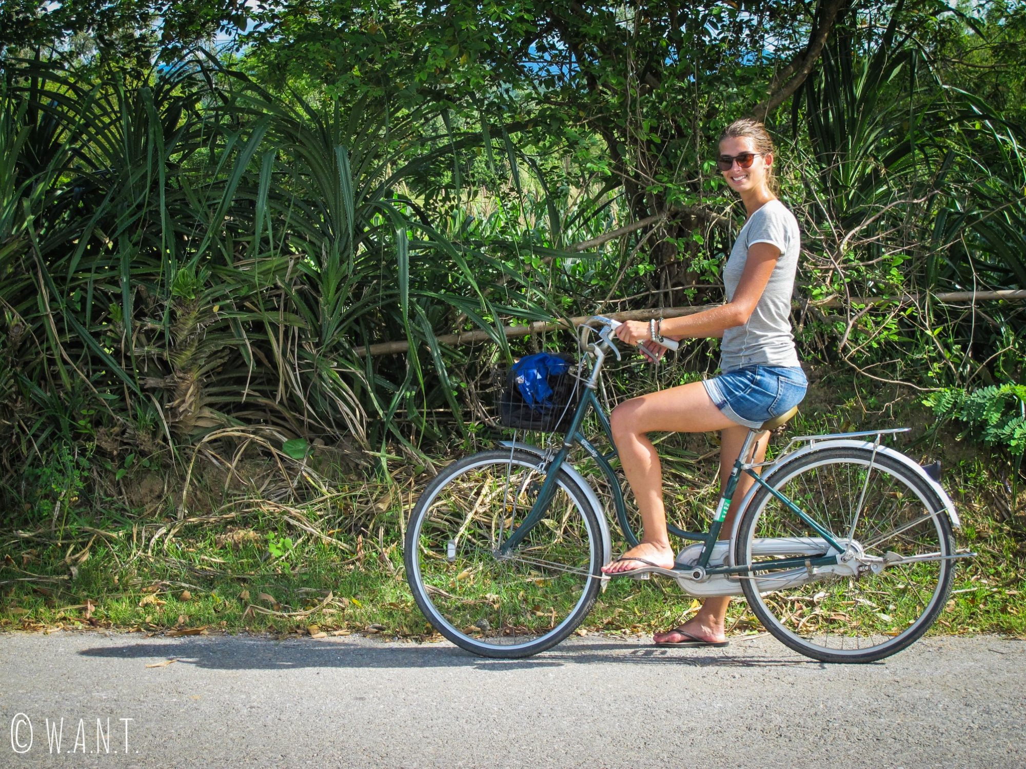 Marion lors de notre promenade à vélo à Phong Nha