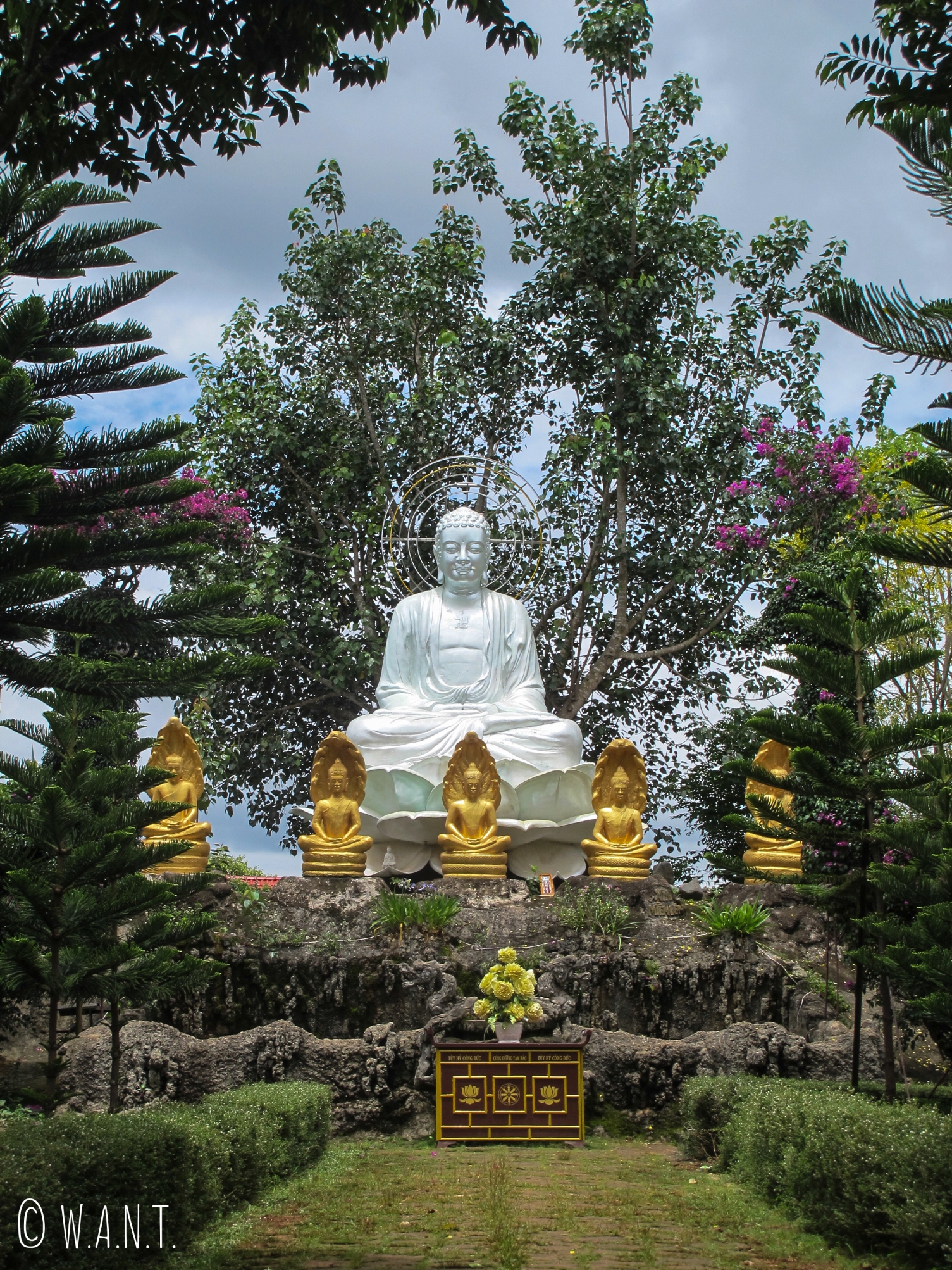 Représentation de Bouddha dans les jardins de la pagode Linh An Tu près de Da Lat