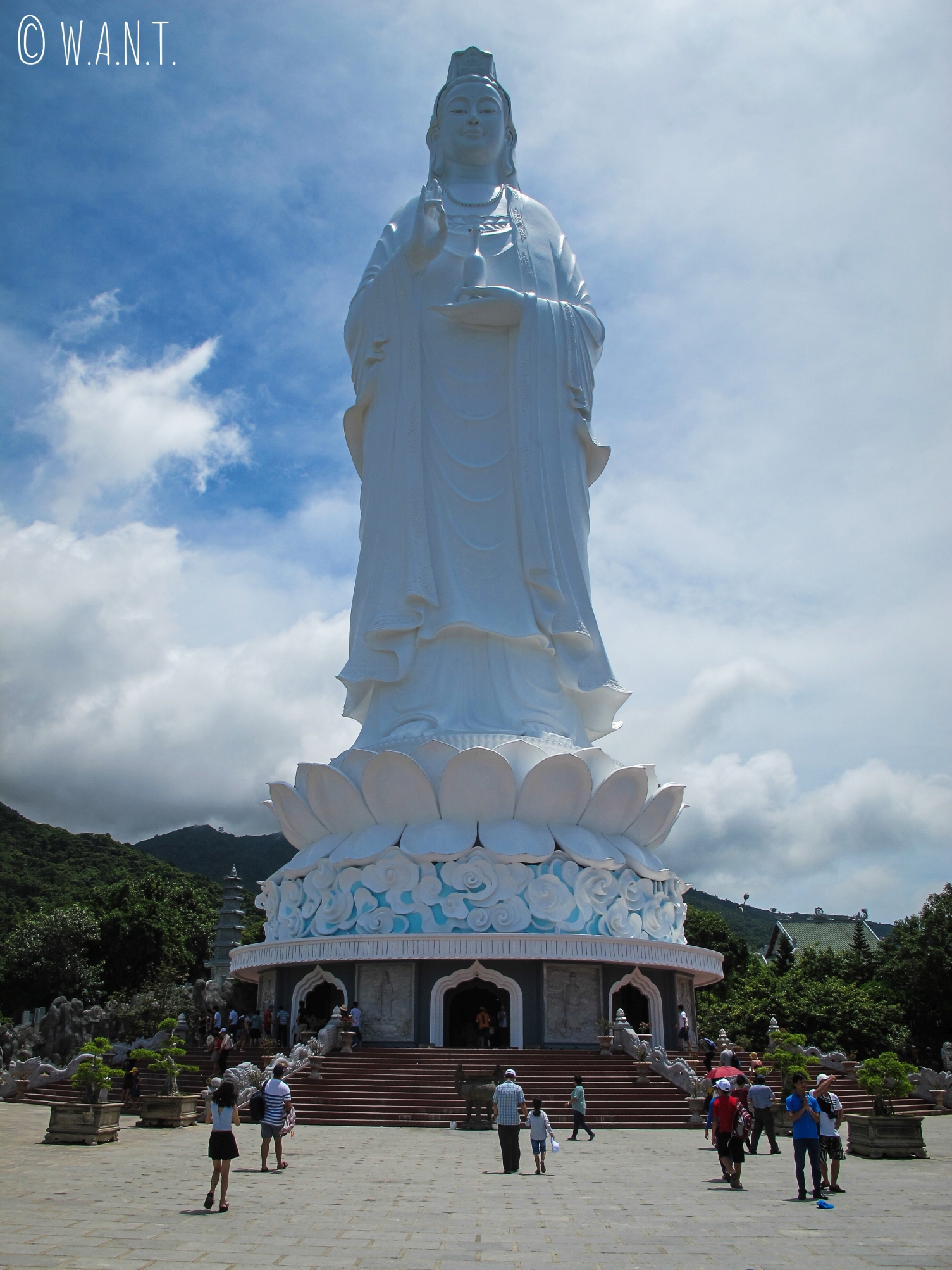 Statue de Laddy Bouddha sur la presqu'île Son Tra