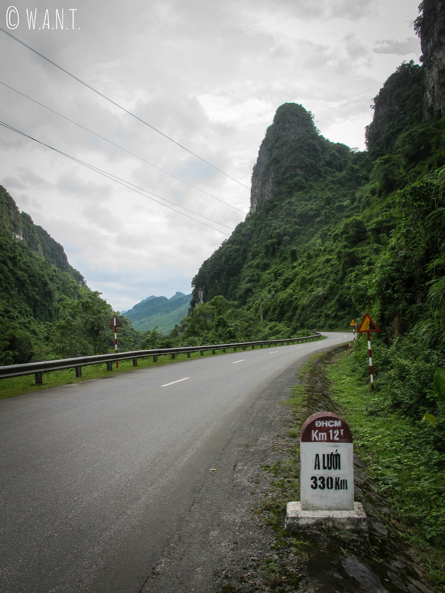 Une boucle à moto peut être faite à l'intérieur du parc national Phong Nha-Ke Bang