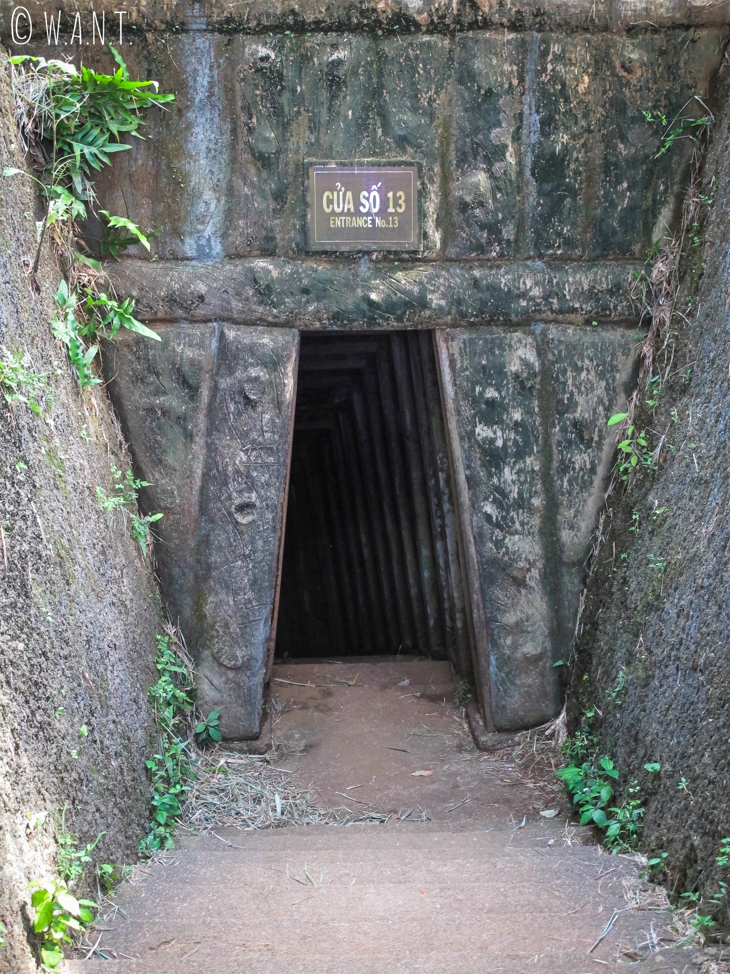 Une des entrées des tunnels de Vinh Moc dans la DMZ