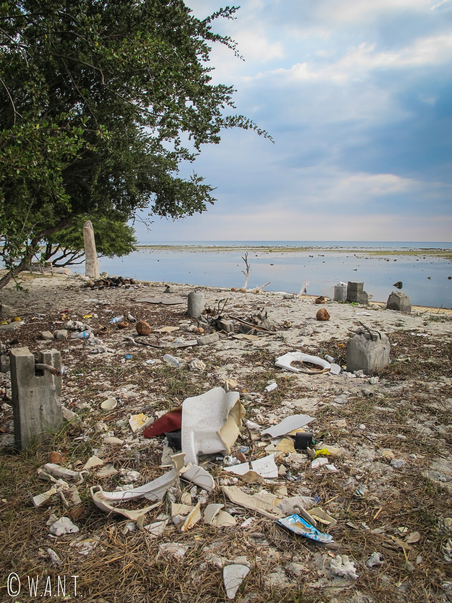 Amas de déchets sur la plage de Gili Trawangan