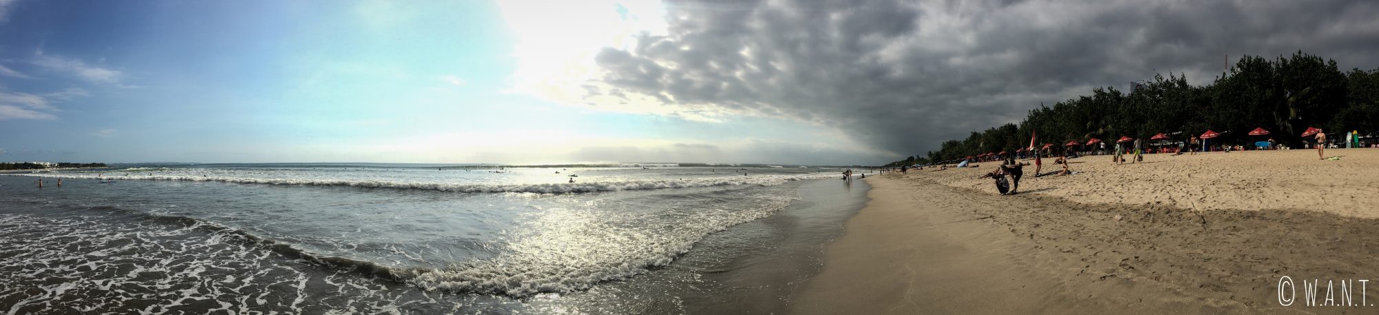 Panorama de la plage de Kuta à Bali