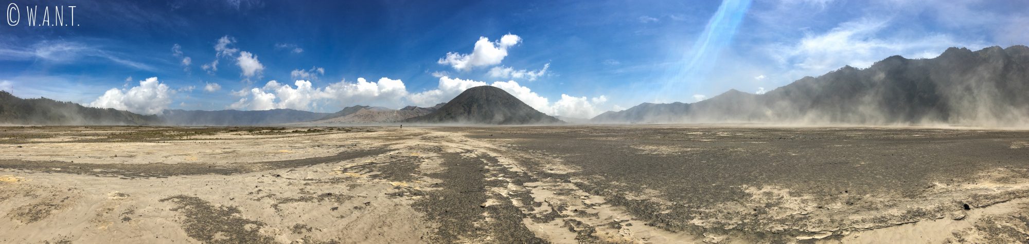 Panorama depuis la caldeira du volcan Bromo