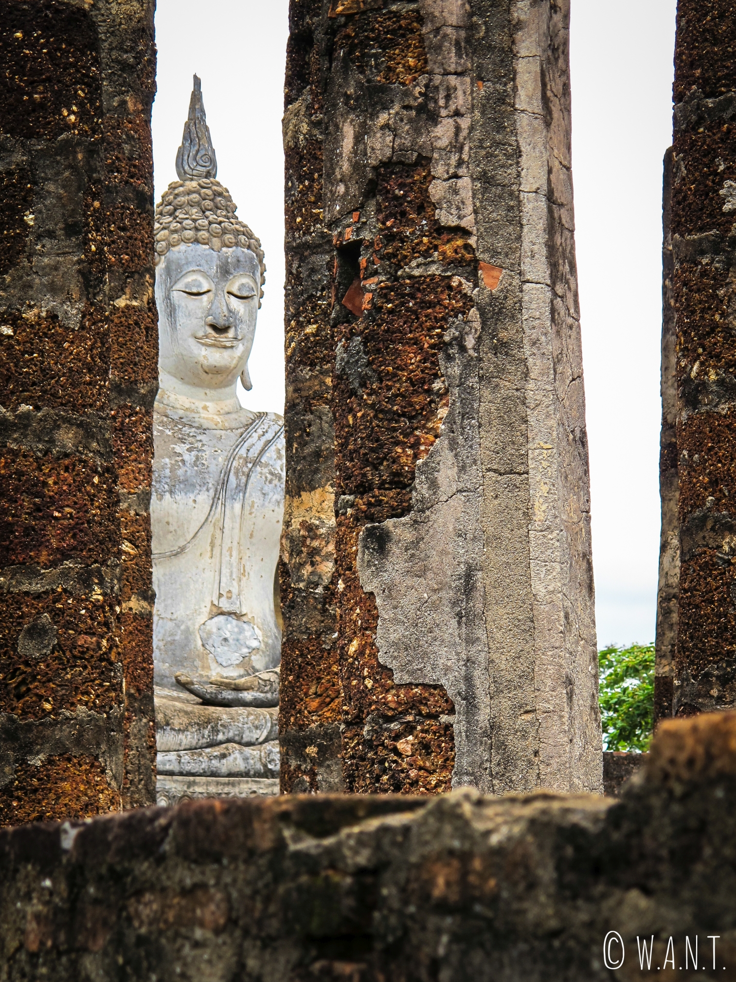 Bouddha blanc du Wat Sa Si à Sukhothai