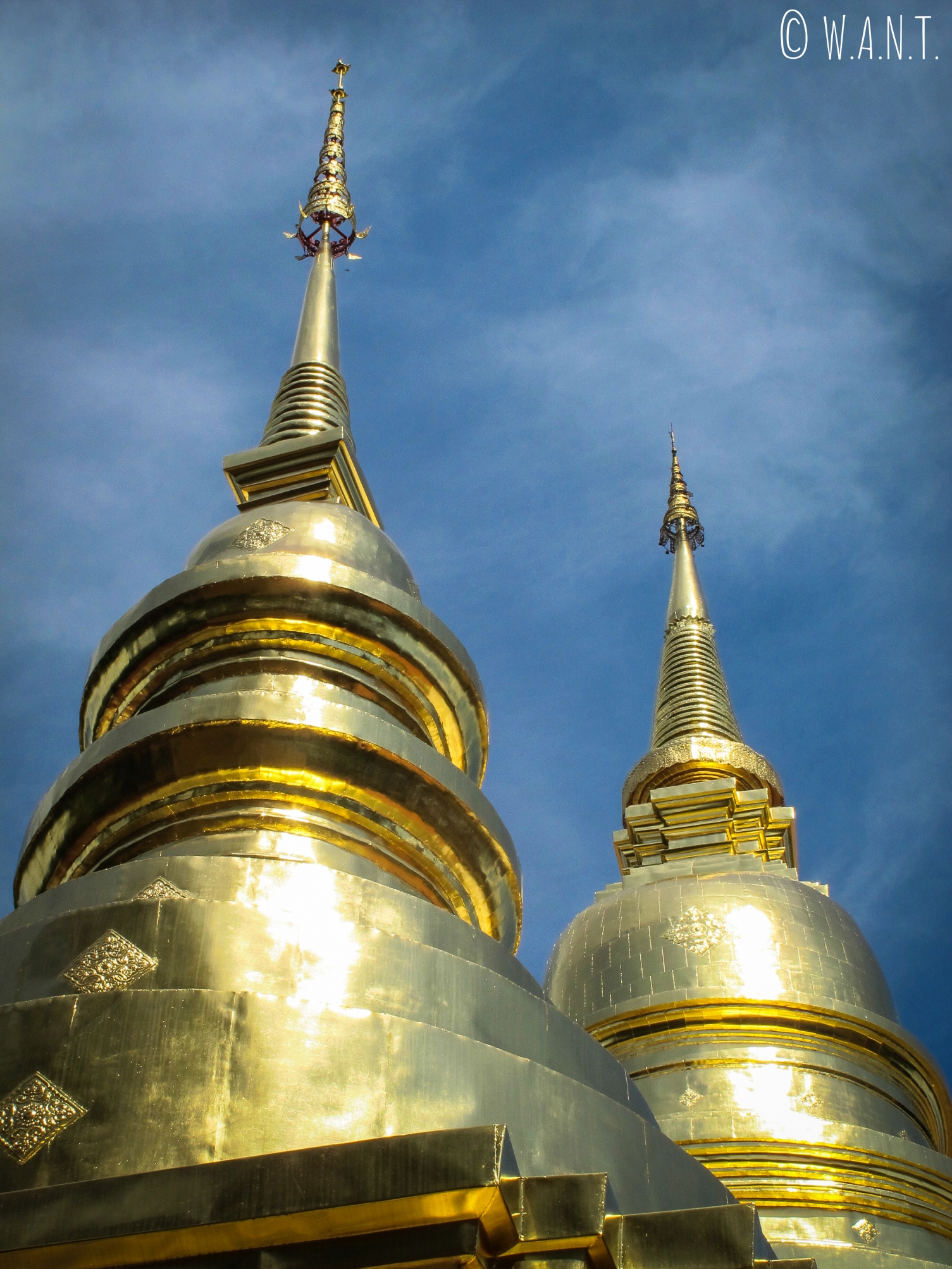 Gros plan sur les stupas du Wat Phra Singh de Chiang Mai