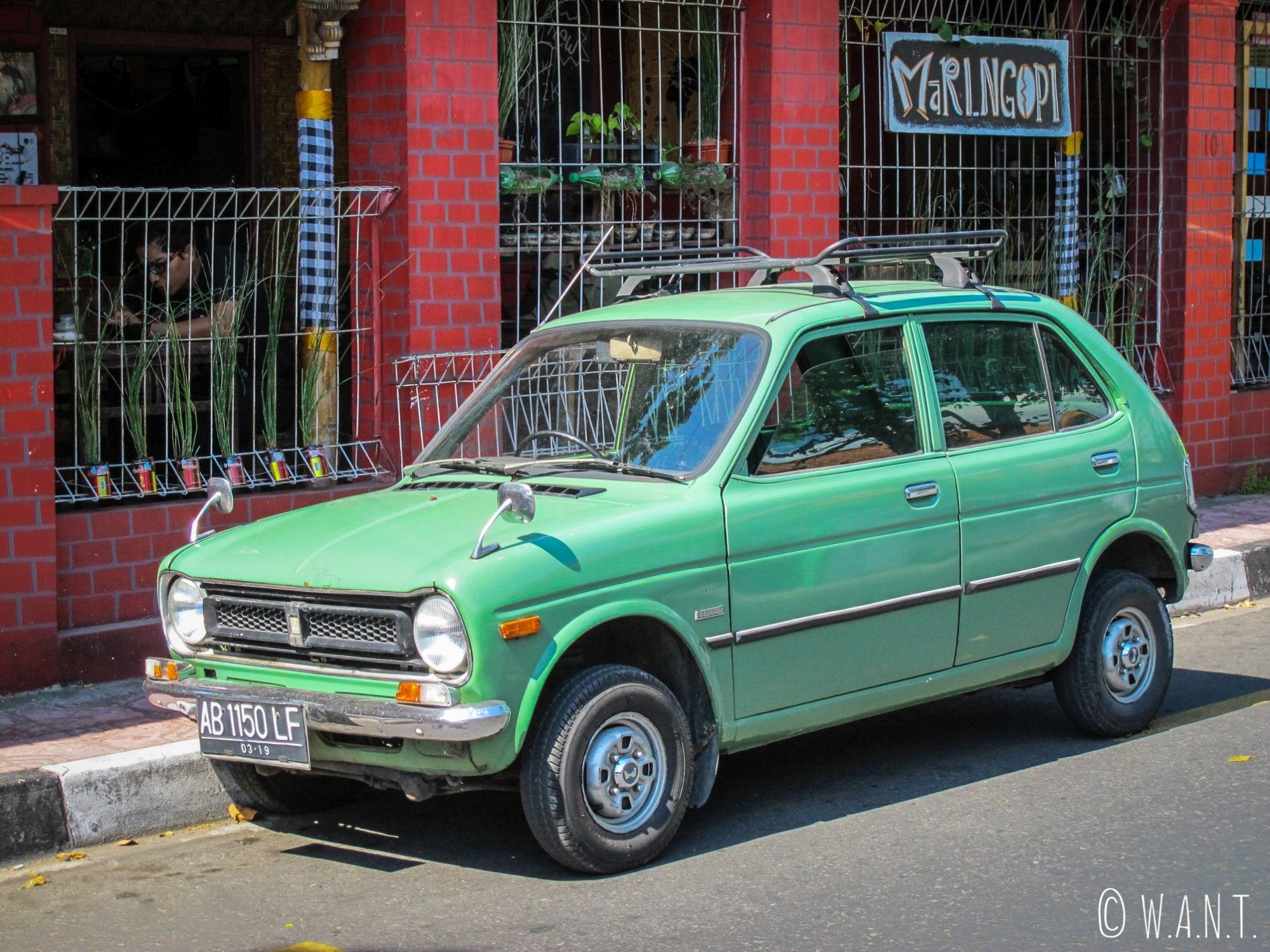 Honda Life Deluxe dans les rues de Yogyakarta