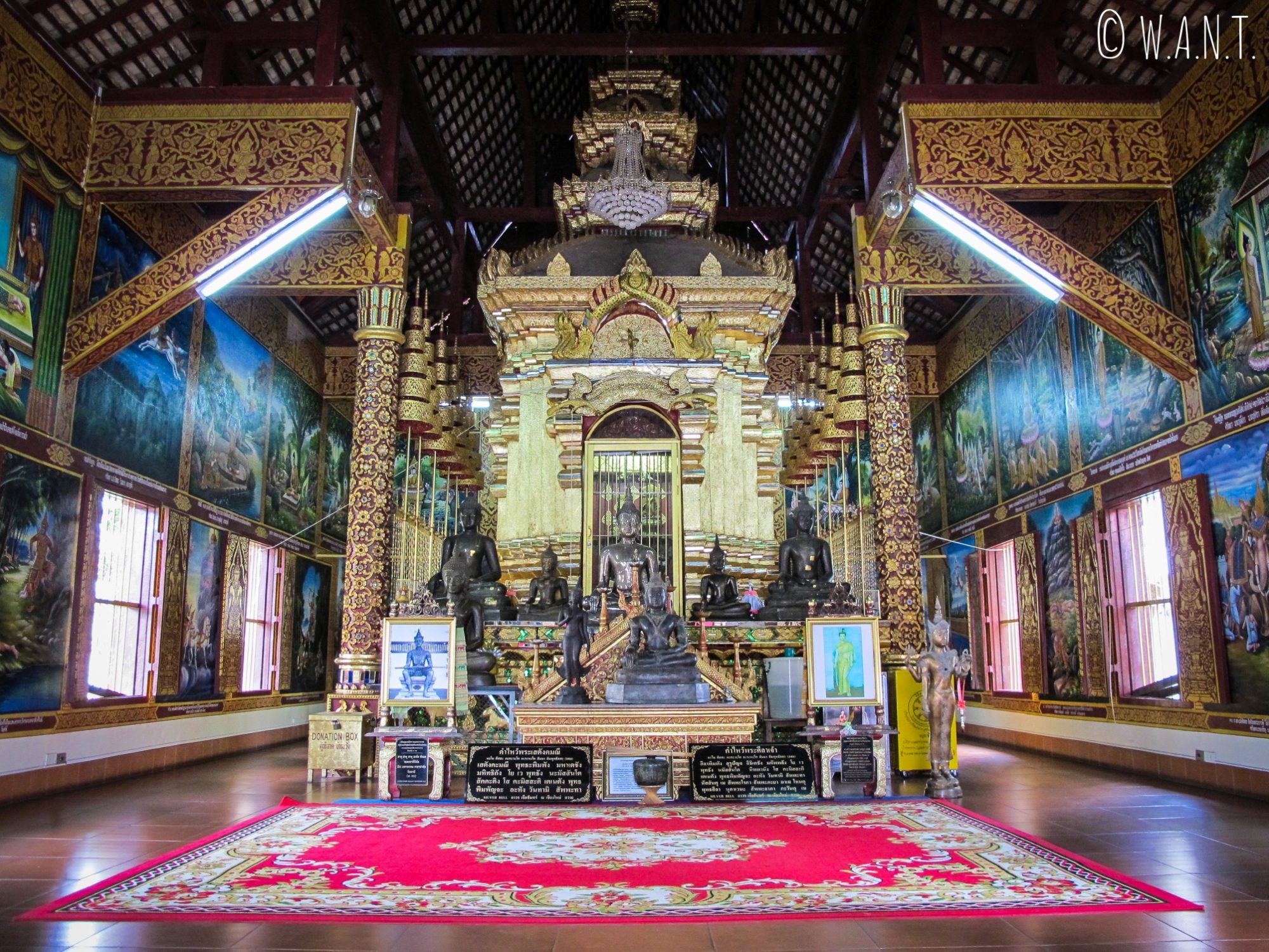 Intérieur du Wat Chiang Man de Chiang Mai