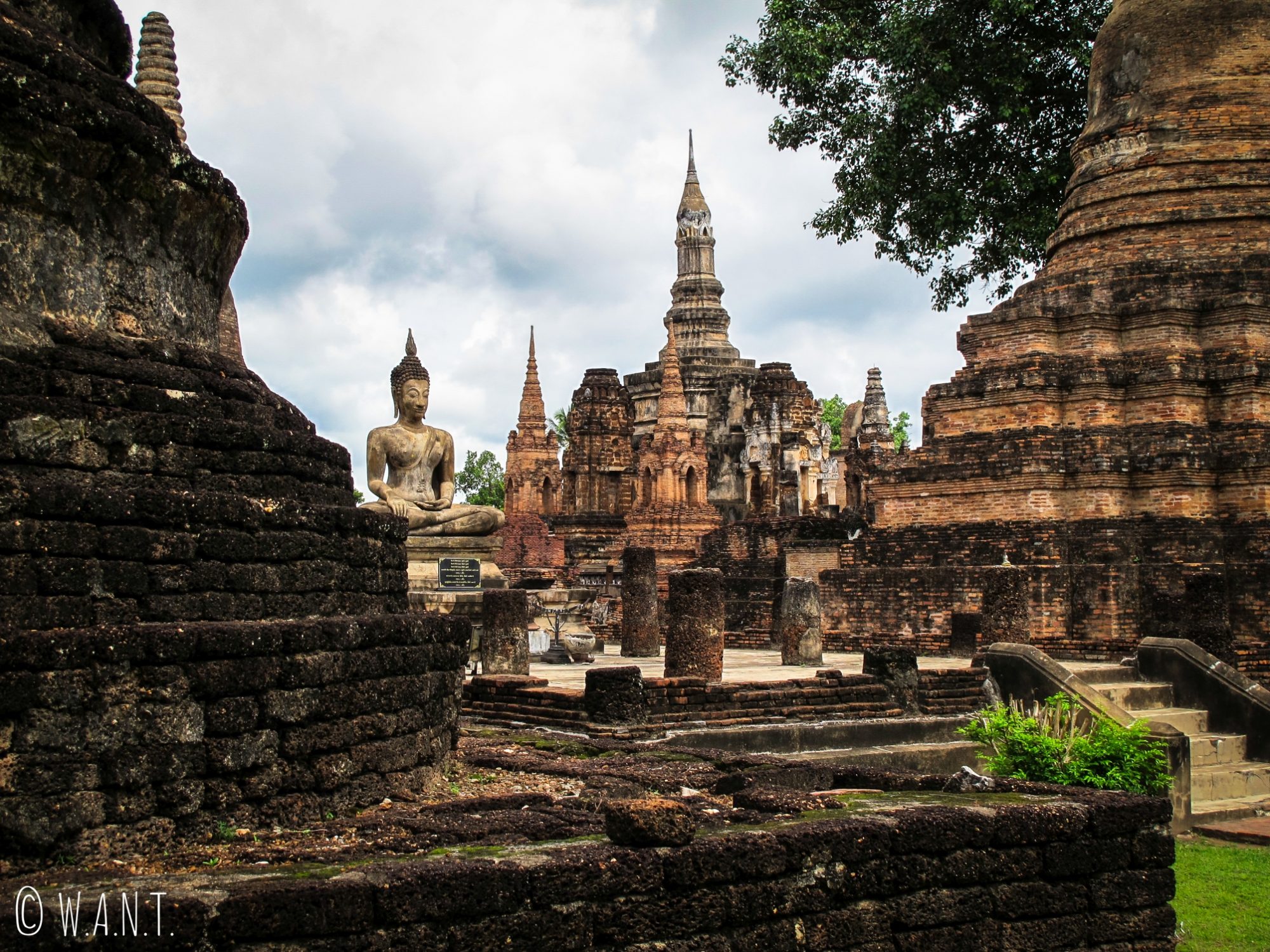 Le Wat Mahathat est le temple le plus visité du parc historique de Sukhothai
